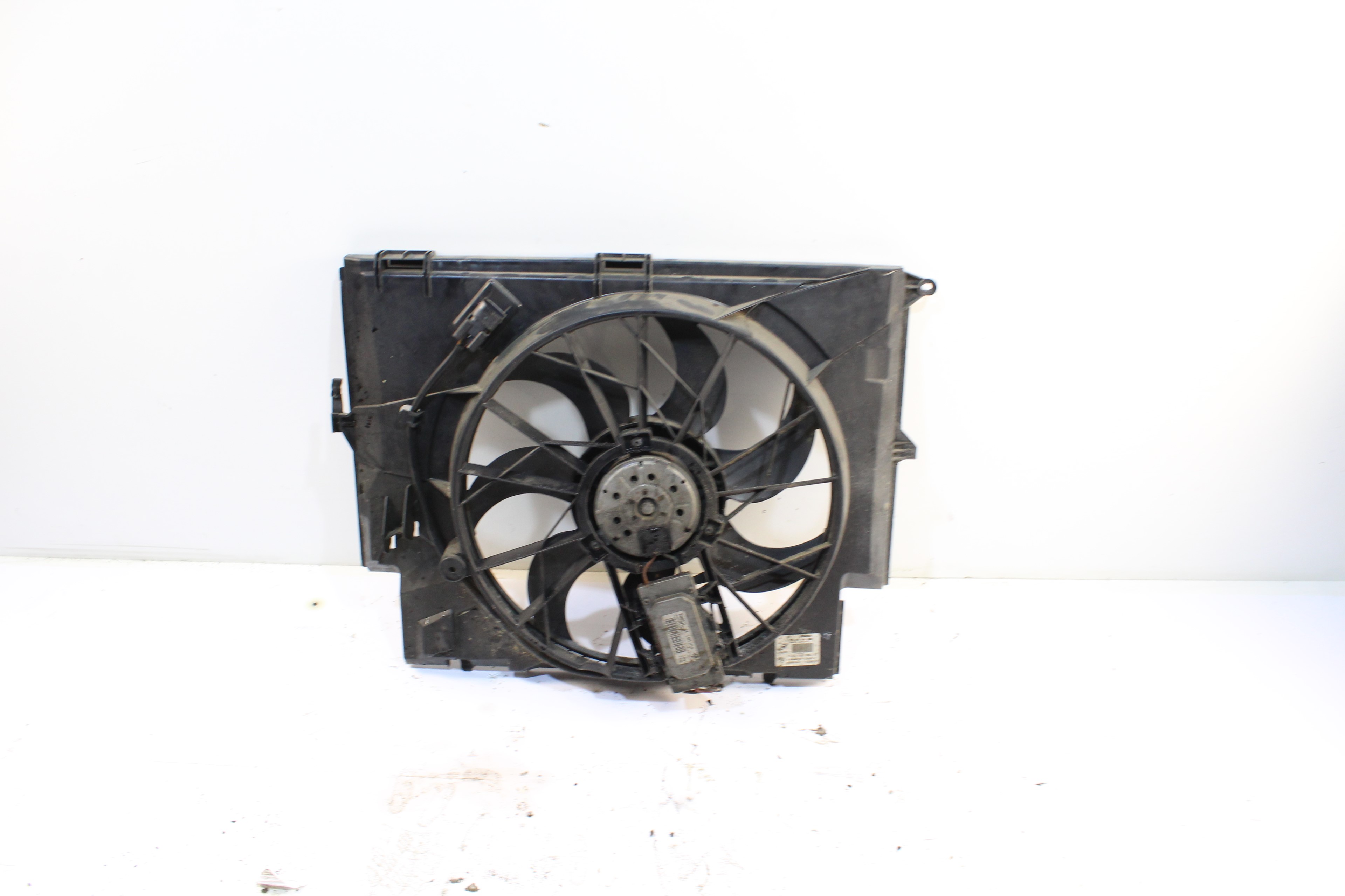 Electroventilador N47D20A,N47D20C,D20A 0130303941 de Bmw 1 (e81) 2006-2011 143 CV - pieza usada