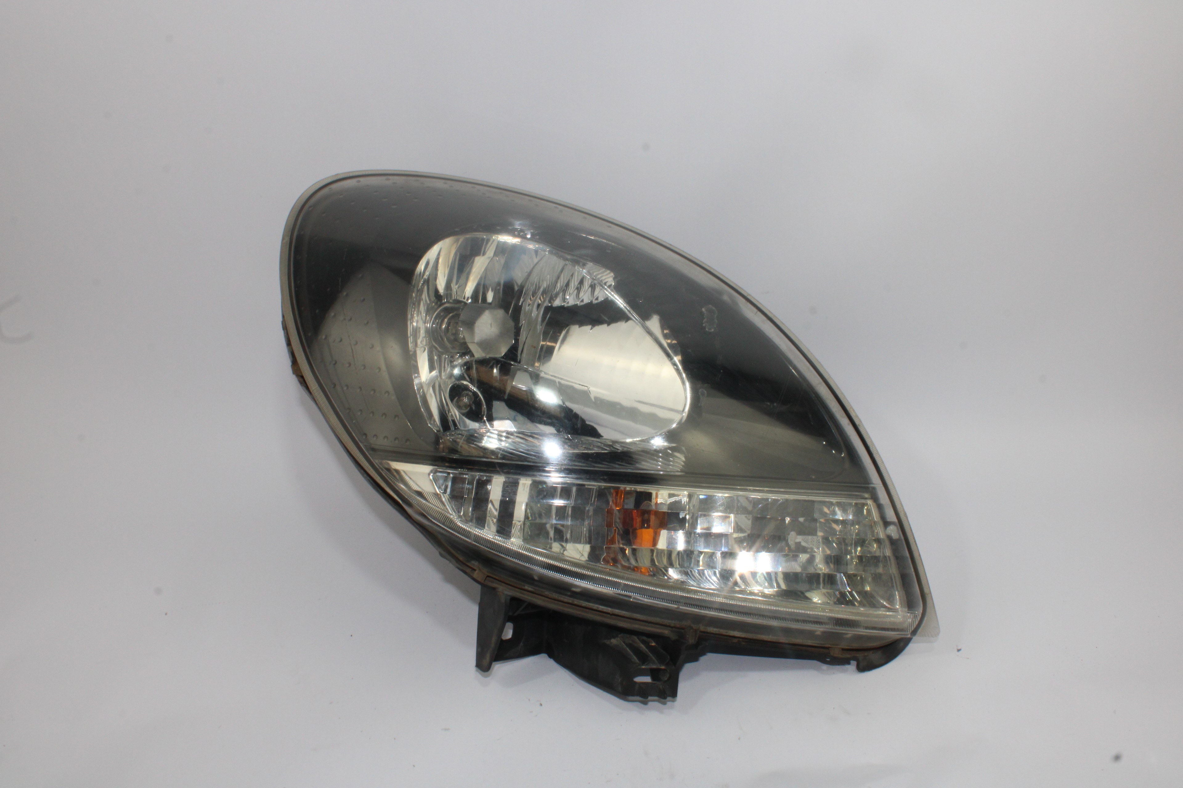 Faro fanale destro 8200444260 de Renault Kangoo 2000-0