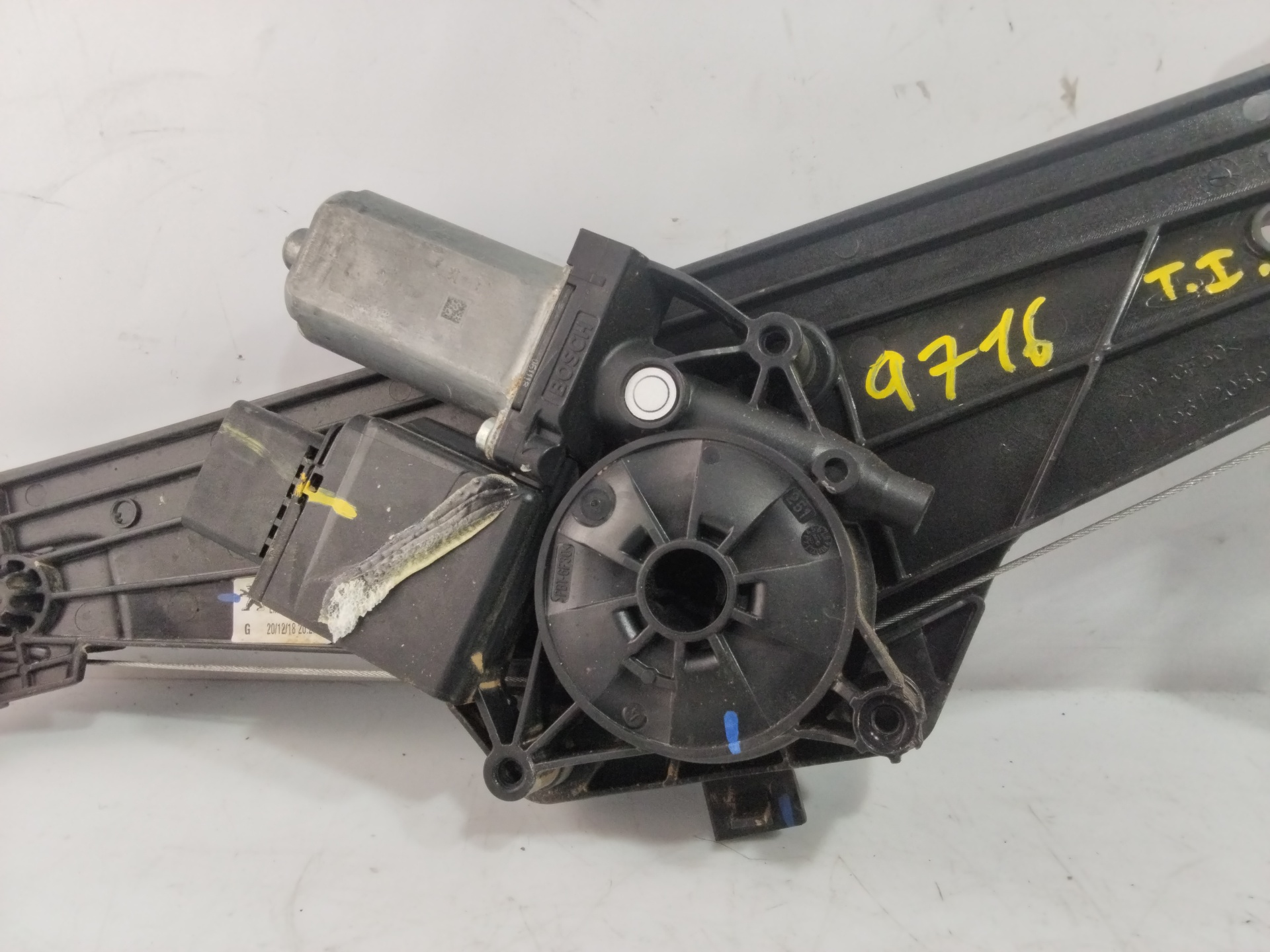 Alzacristalli posteriore sinistro YH01,YHZ 9830389080 de Peugeot 3008 2020-0 - pieza usada