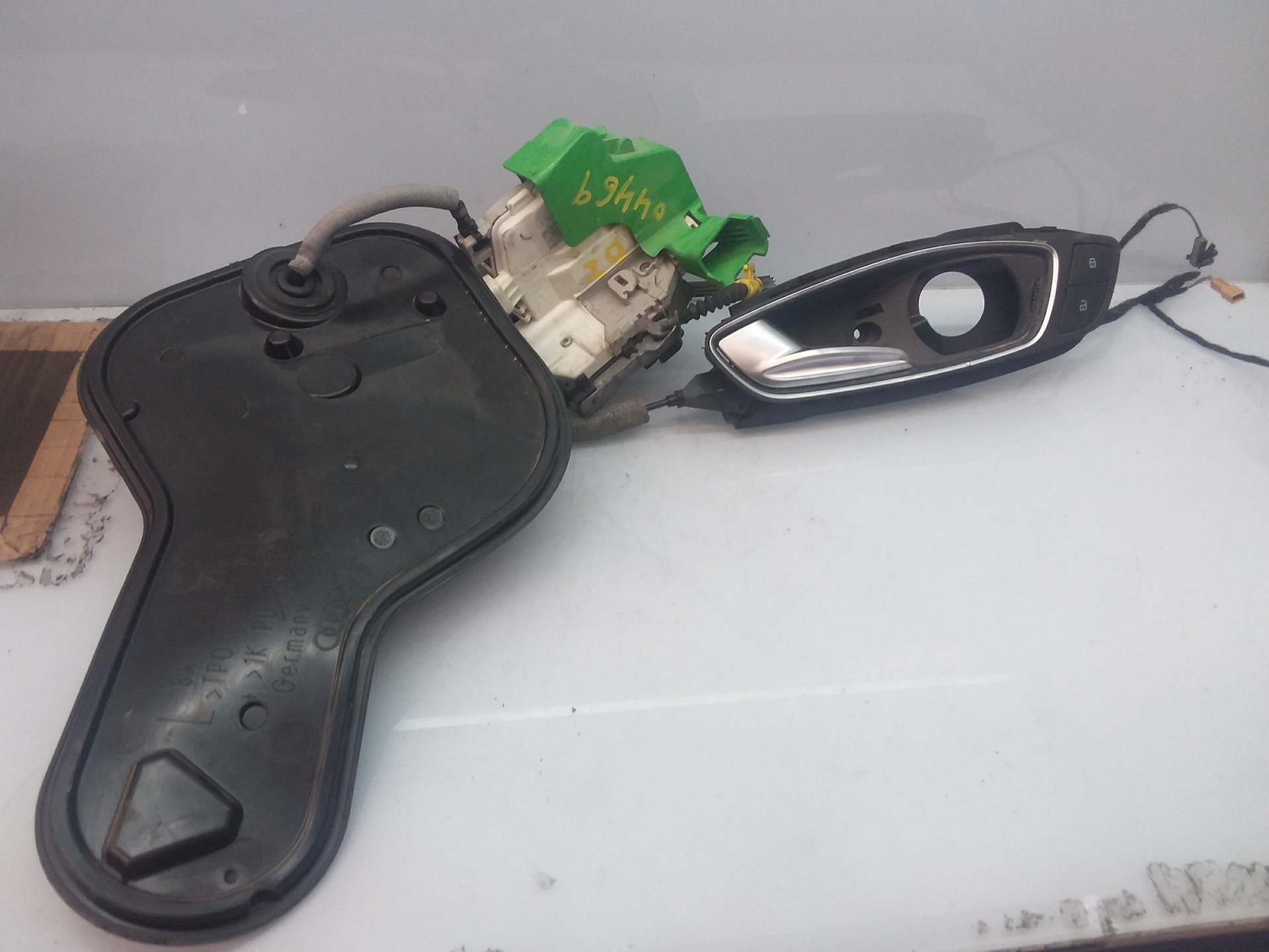 AUDI A7 C7/4G (2010-2020) Front Left Door Lock 8X1837015C 19268105