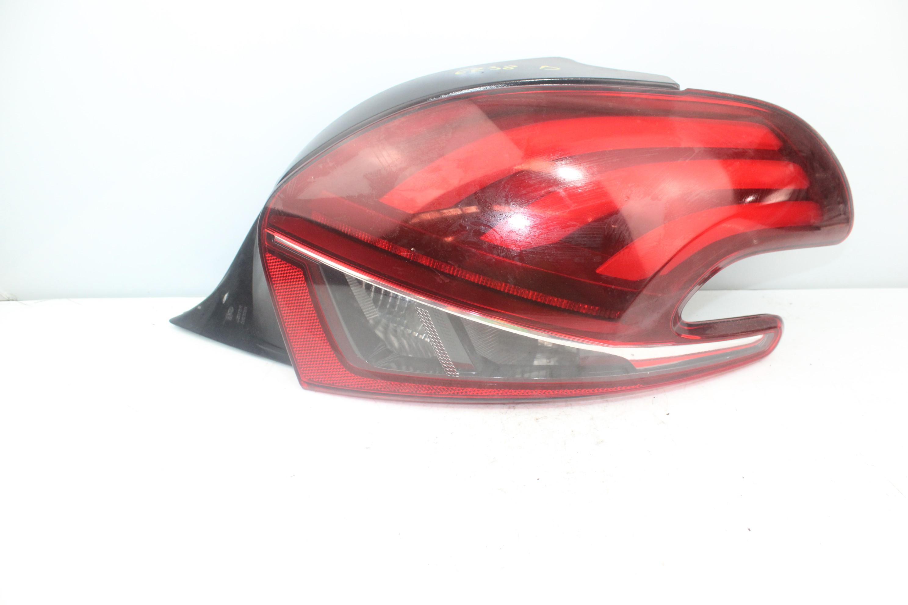 PEUGEOT 208 Peugeot 208 (2012-2015) Rear Right Taillight Lamp 98104305800 24064583