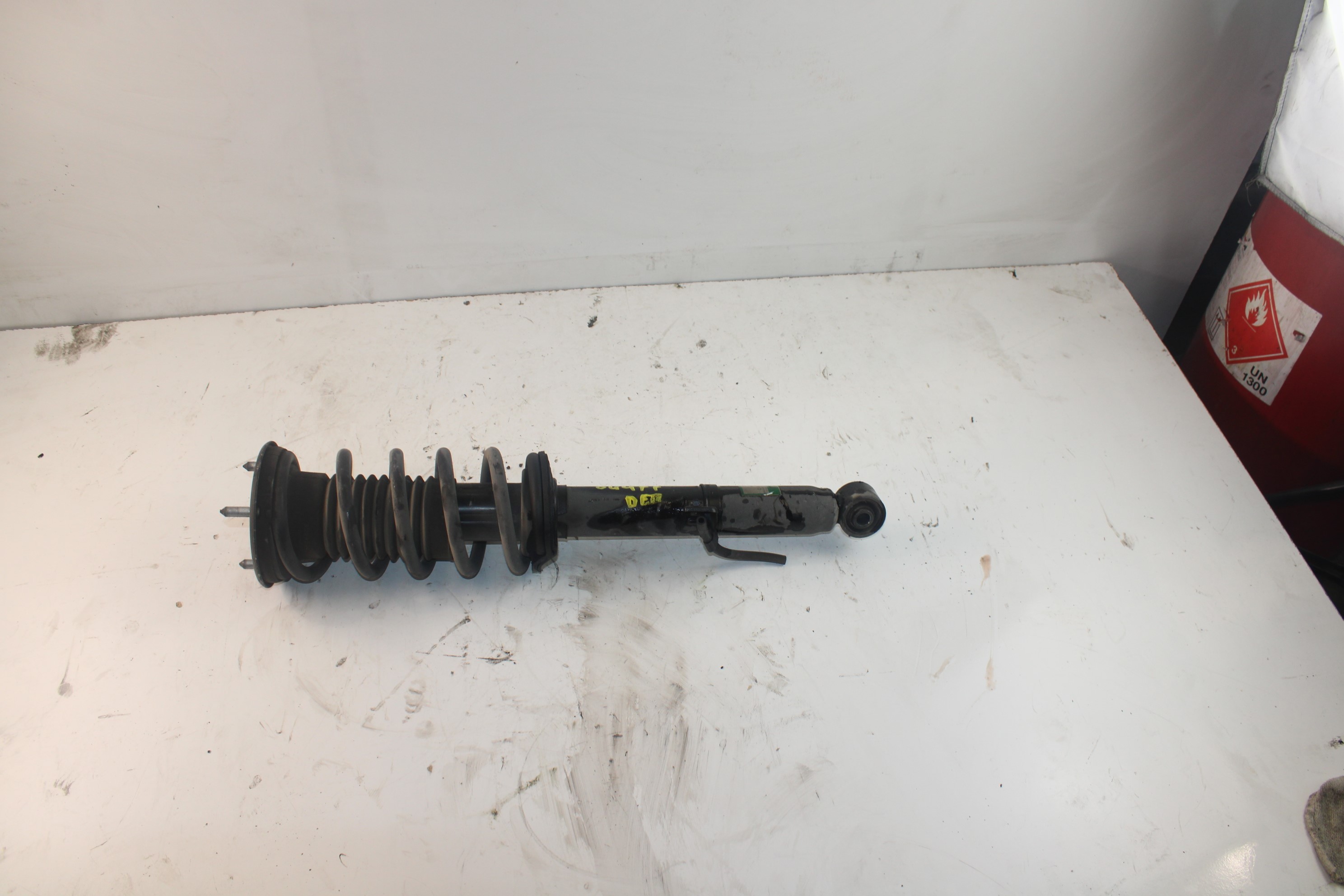 LEXUS IS XE20 (2005-2013) Front Right Shock Absorber NOTIENEREFERENCIA 25188674