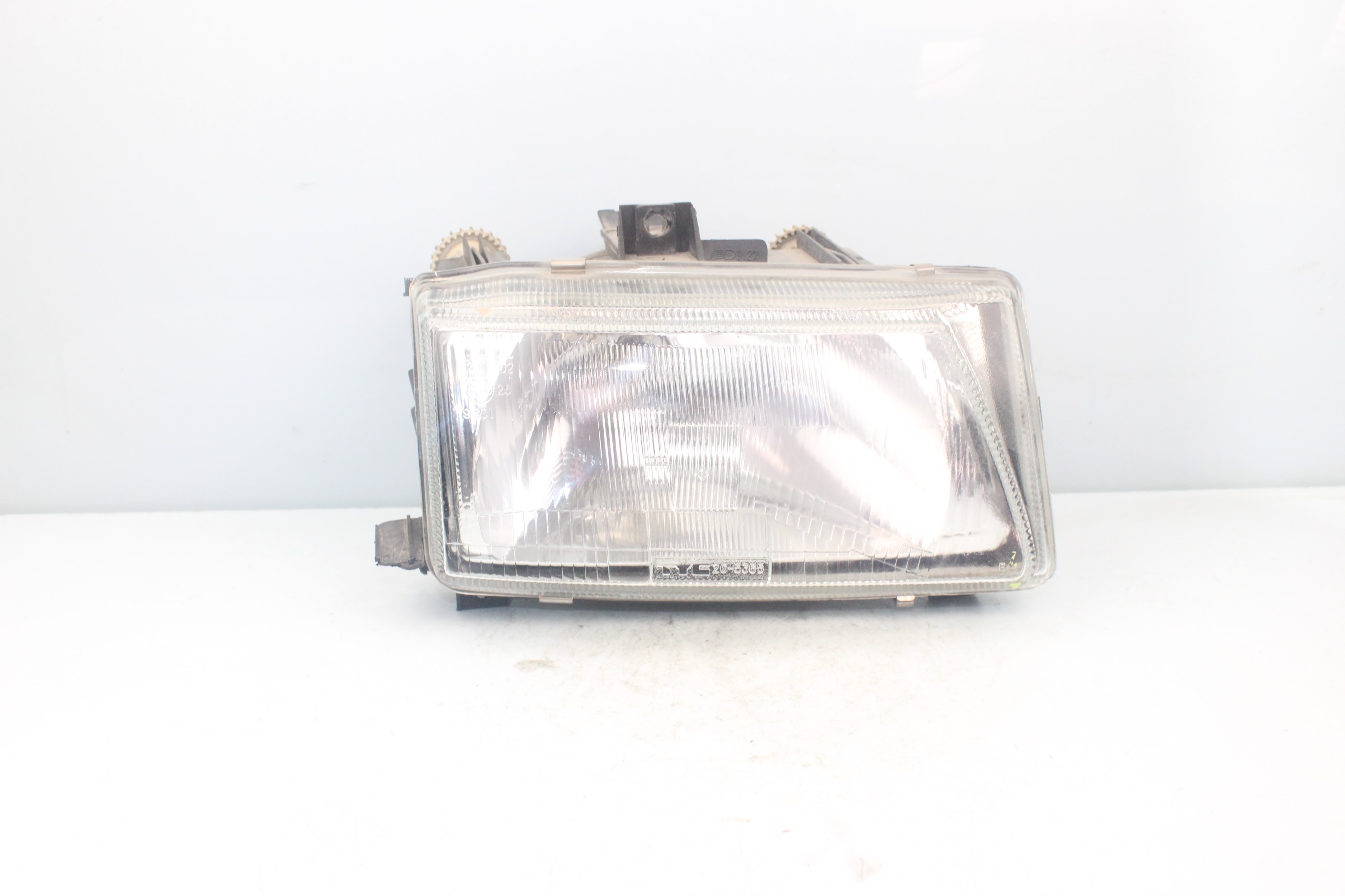 SEAT Ibiza 2 generation (1993-2002) Front Right Headlight 205365B 23790118