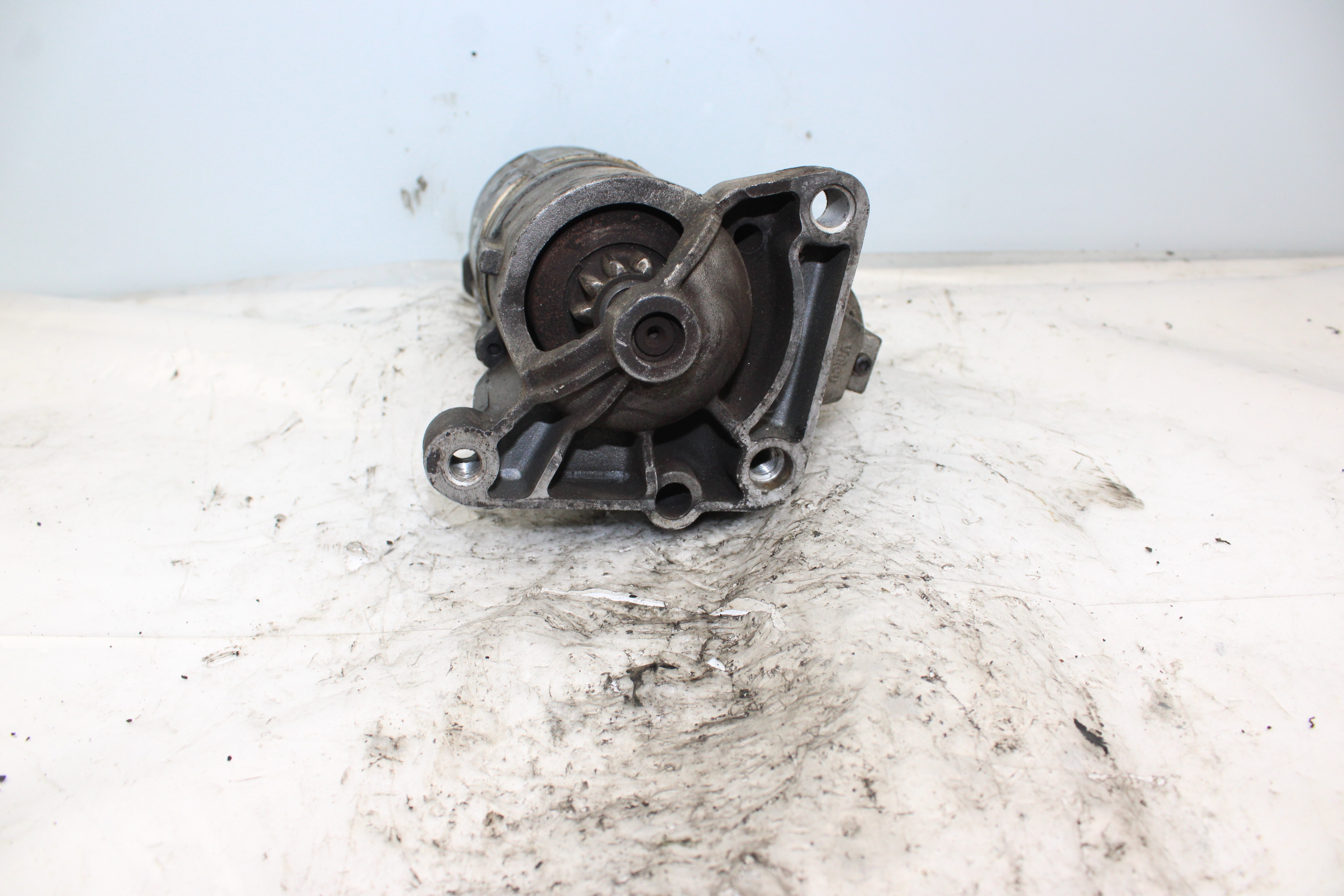 Démarreur CFW 8200237594 de Nissan X-trail (t32_) 2014-0 - pieza usada