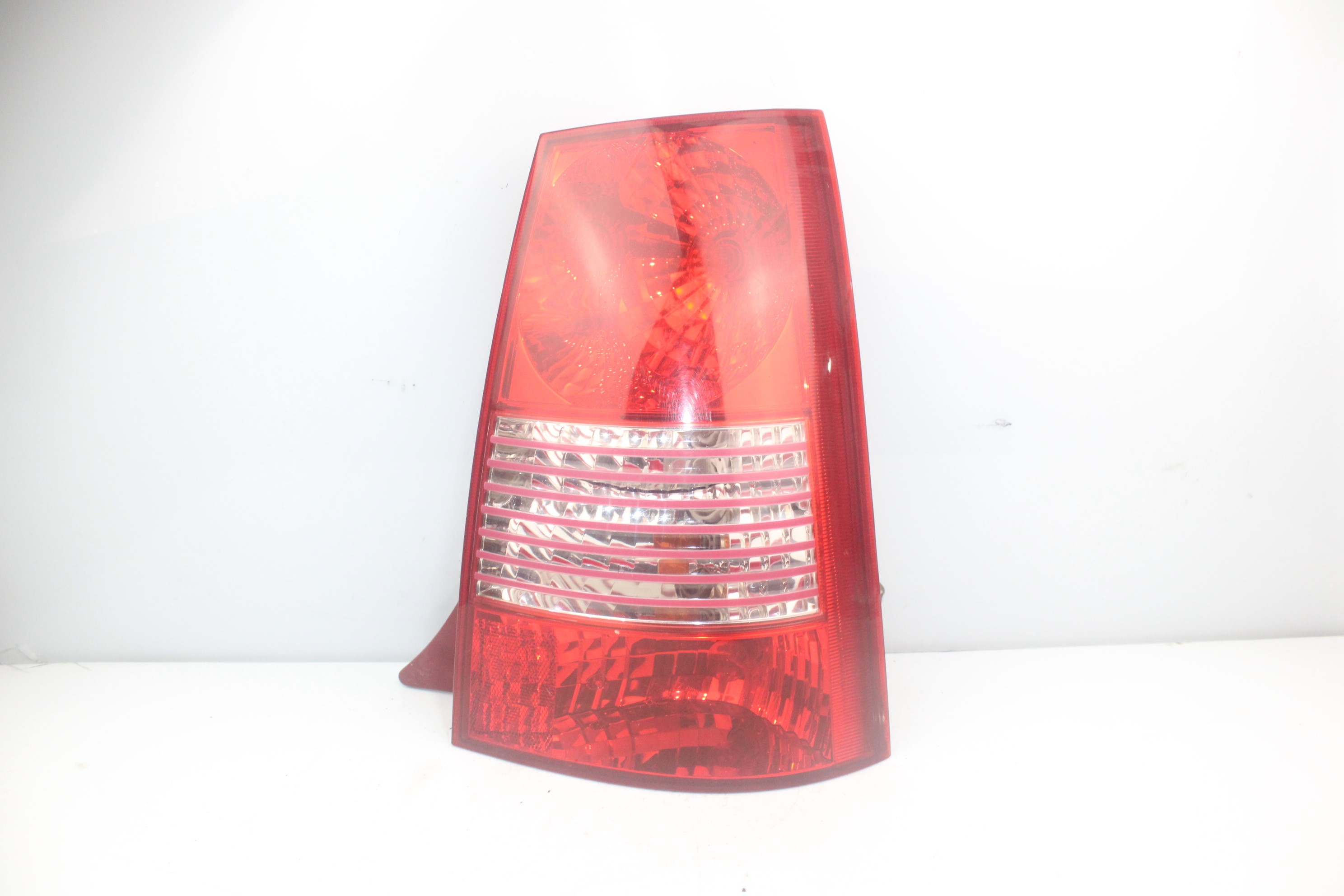 KIA Picanto 1 generation (2004-2011) Rear Right Taillight Lamp E131074 24061949