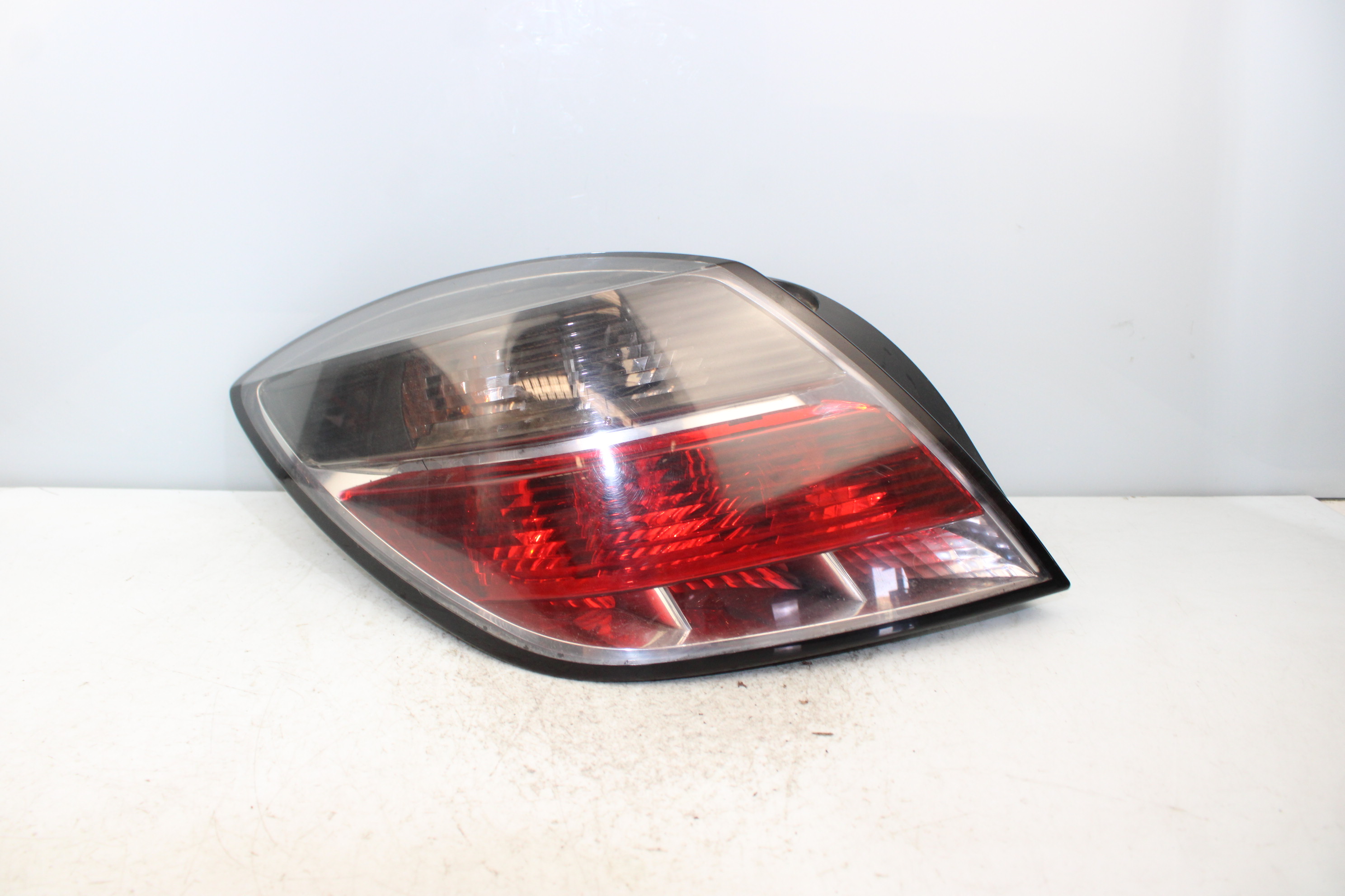 OPEL Astra J (2009-2020) Rear Left Taillight 24451832 25179083