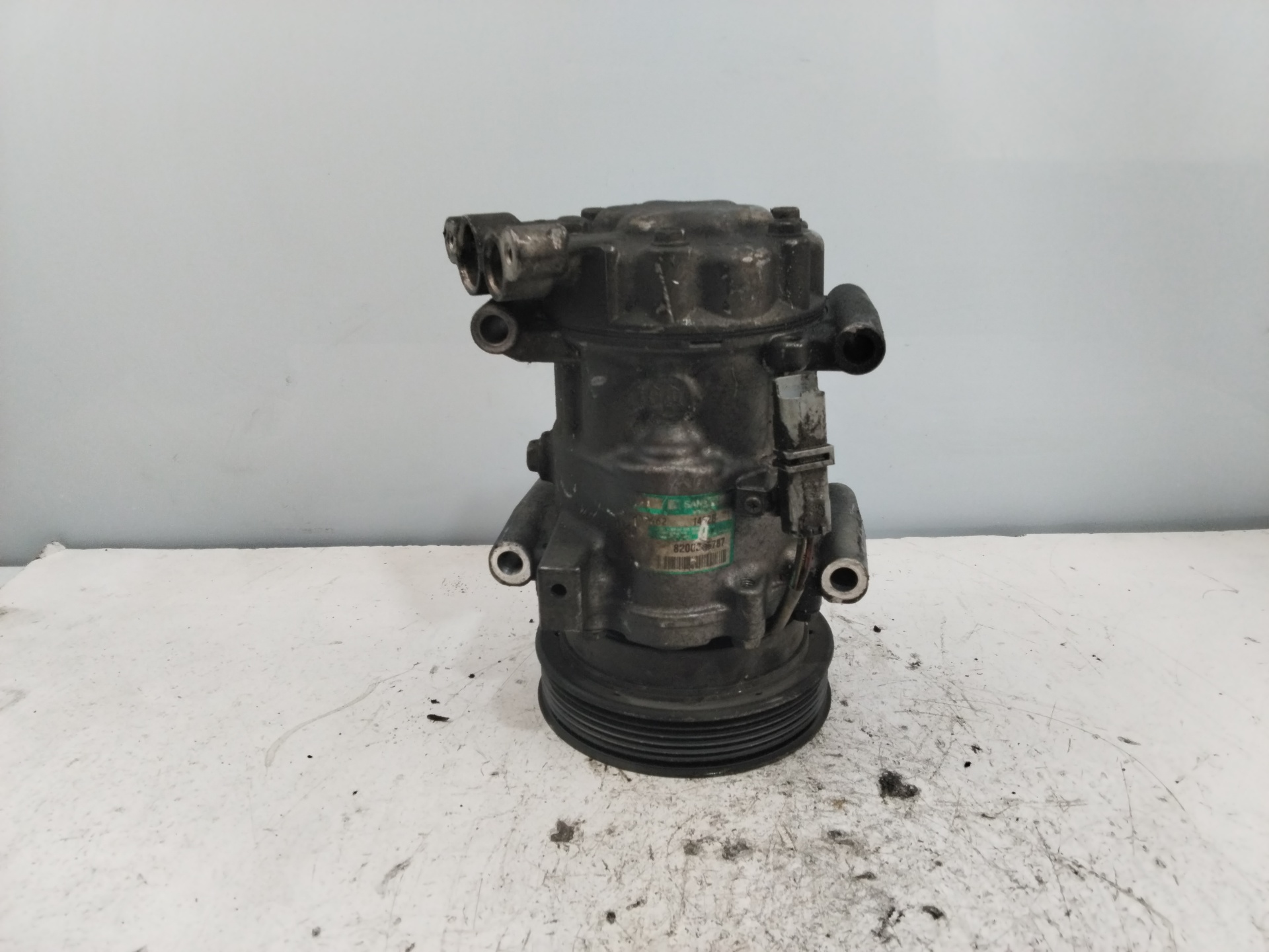 AUDI A8 D2/4D (1994-2002) Air Condition Pump 820035787 25399372