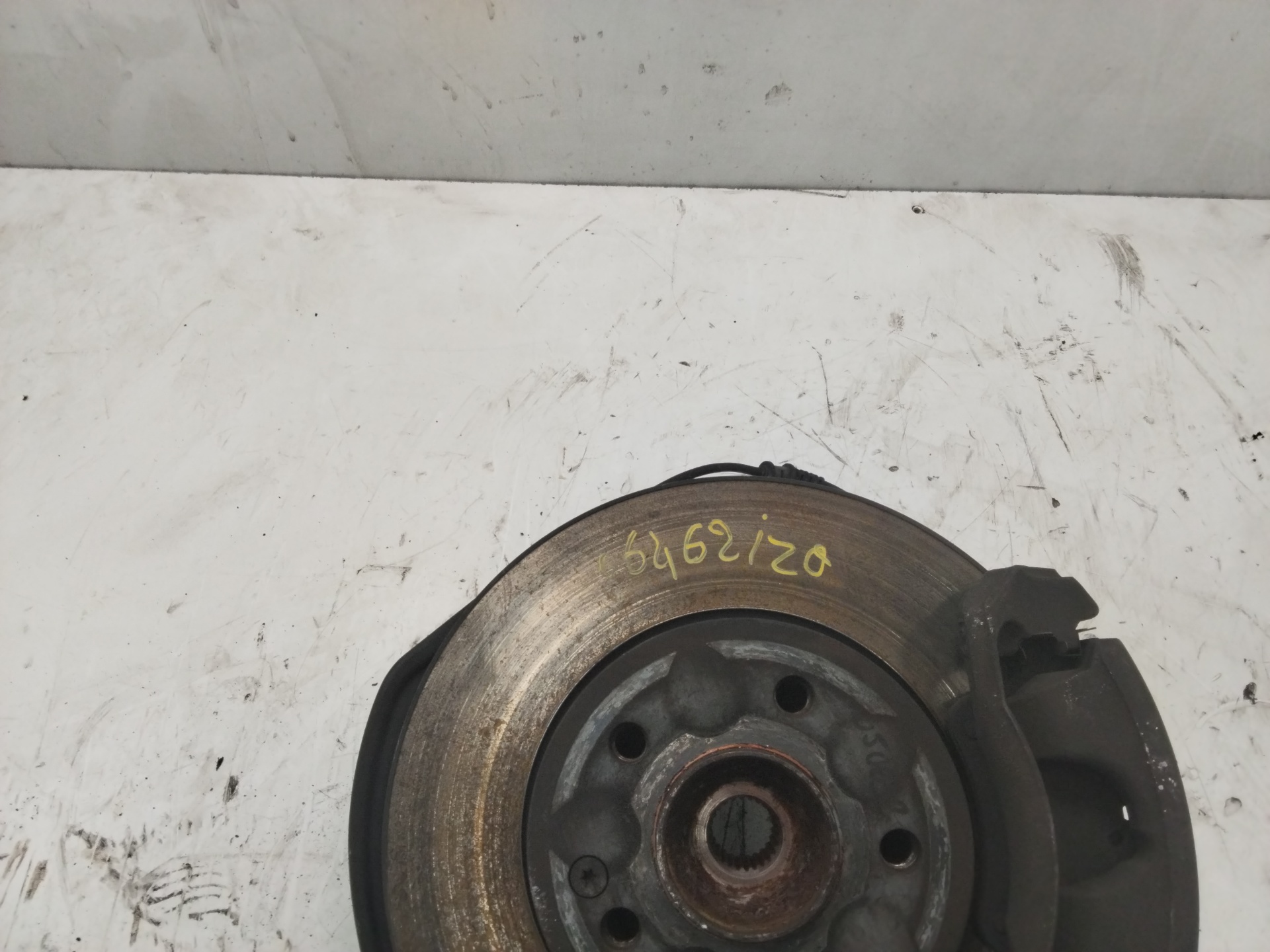 CHEVROLET Front Left Wheel Hub NOTIENERFERENCIA 25384881