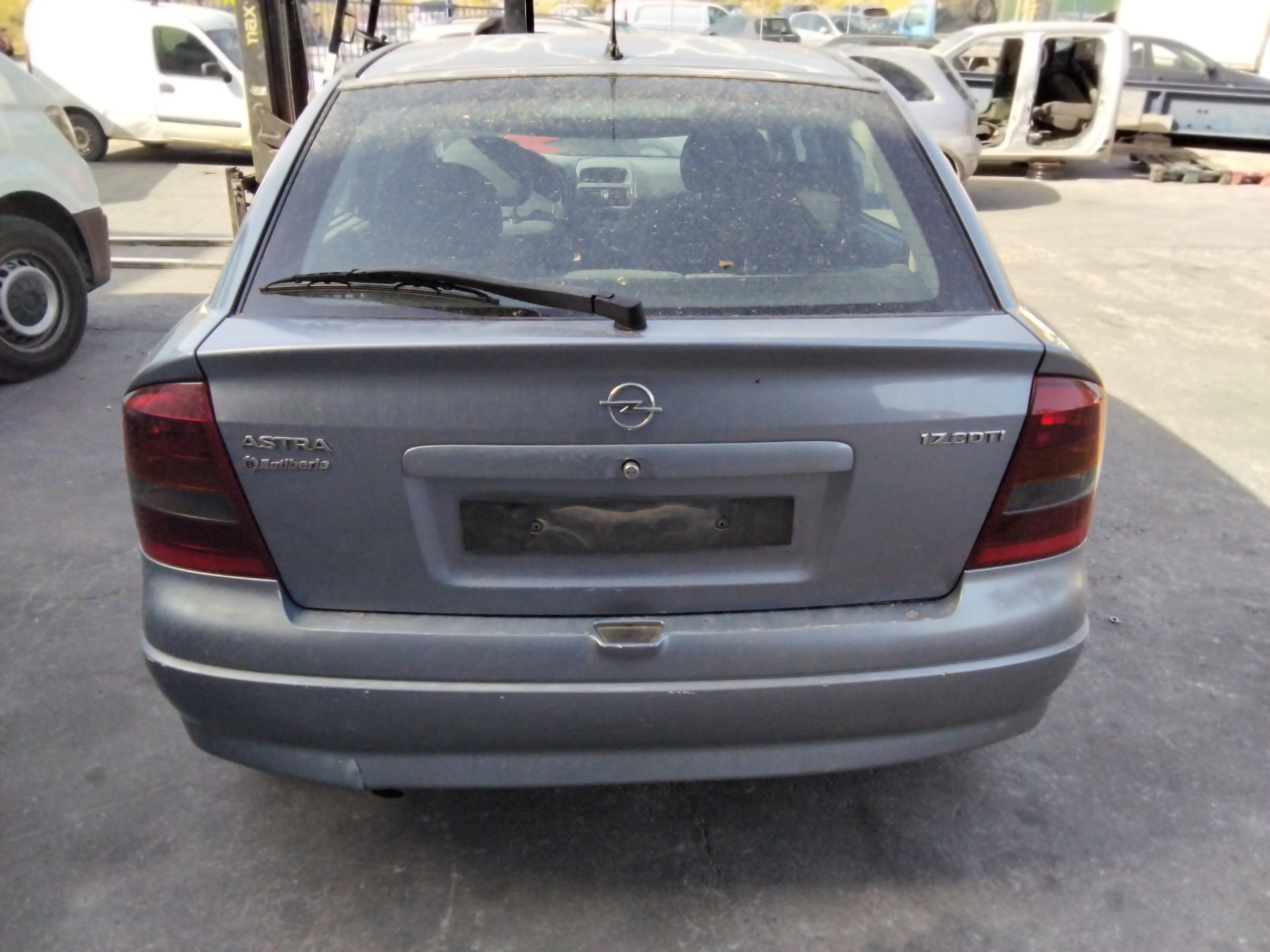 OPEL Astra H (2004-2014) Priekinis dešinys pusašis NOREF 25796441