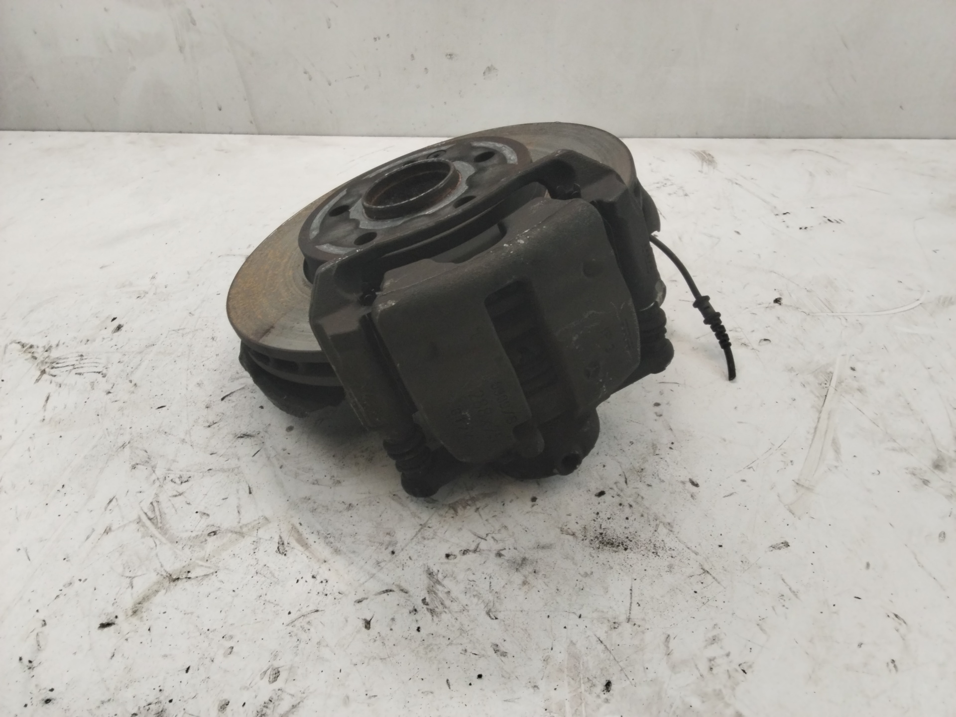 CHEVROLET Front Left Wheel Hub NOTIENERFERENCIA 25384881