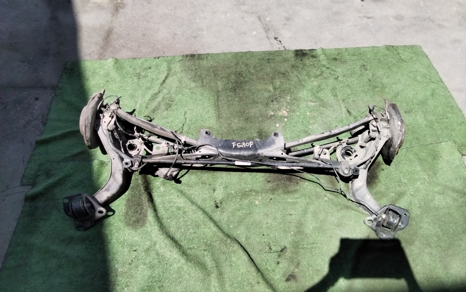 Hinterachse 33306851560 de Bmw Serie 2 gran tourer 2015-2020 con 243000 km - pieza usada