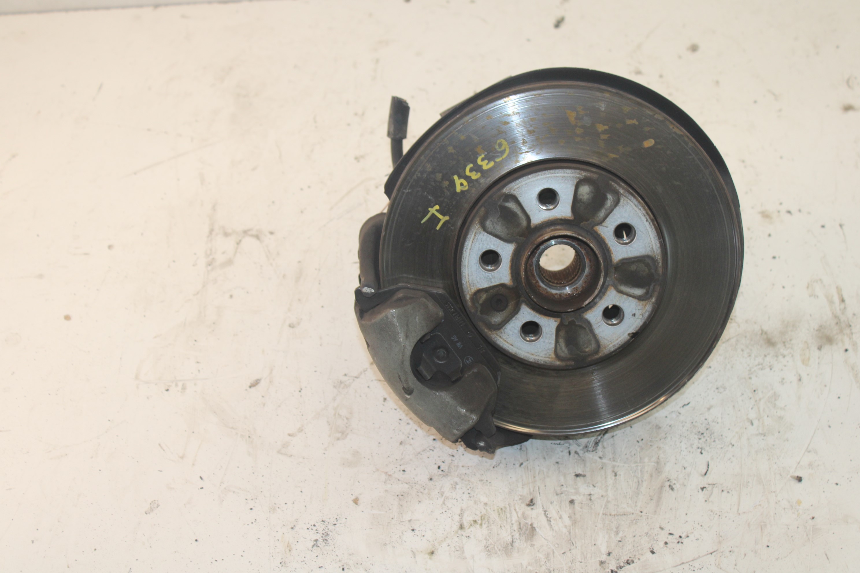 AUDI A1 8X (2010-2020) Front Left Wheel Hub NOTIENEREFERENCIA 25188694