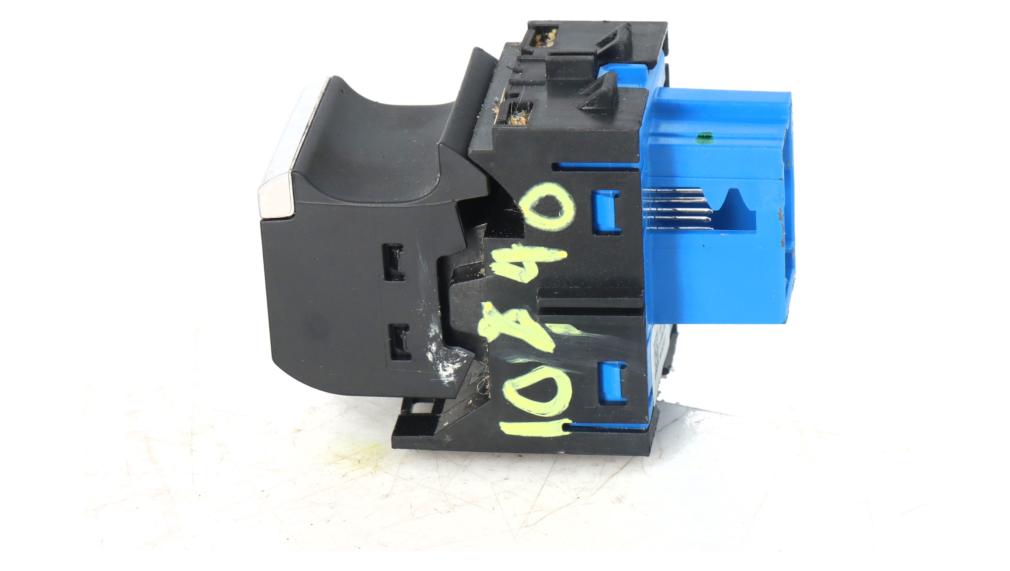Freno de mano electrico 9810593577 de Peugeot 3008 2020-2024 con 143076 km - pieza usada