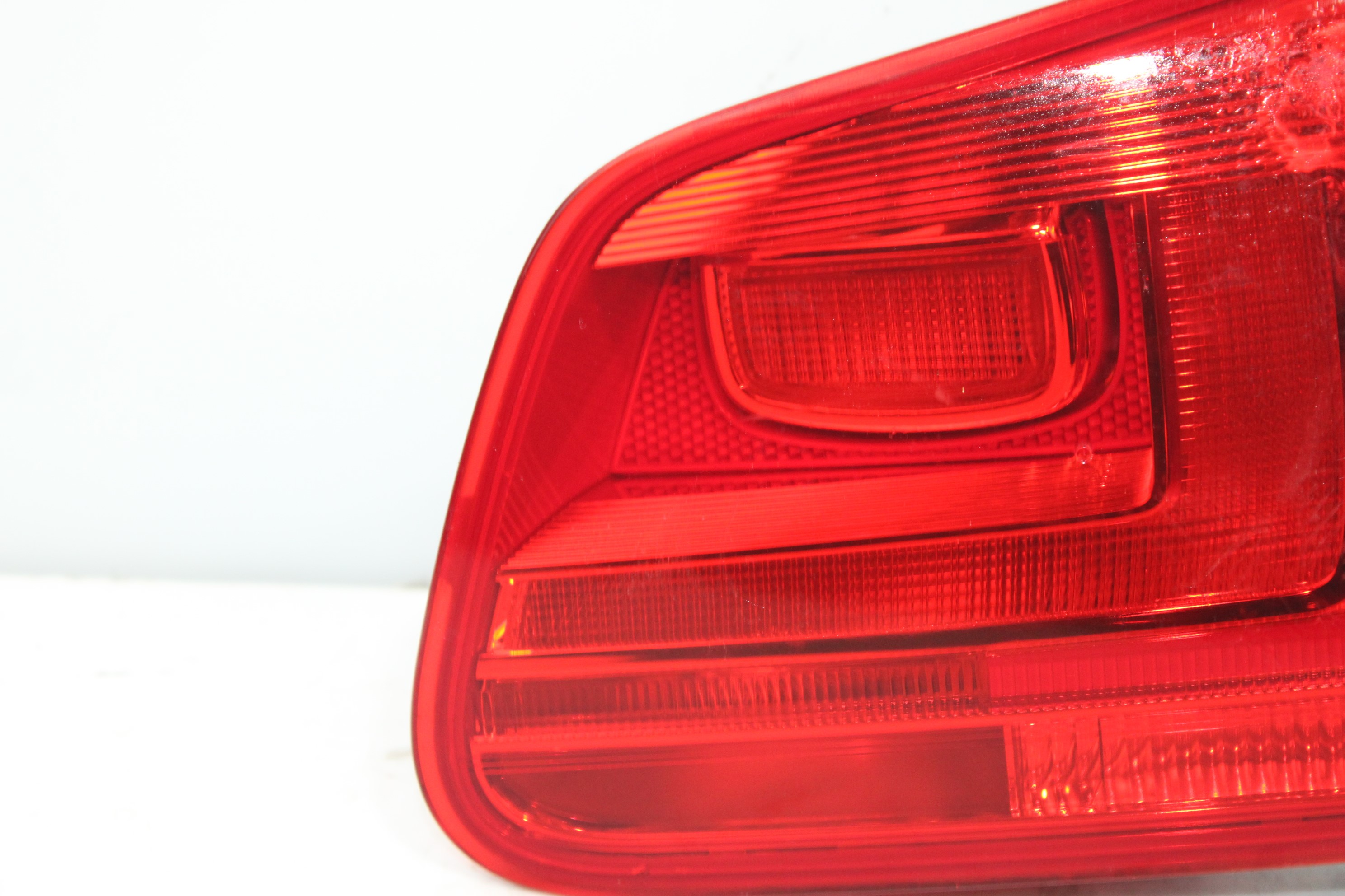 VOLKSWAGEN Tiguan 1 generation (2007-2017) Rear Right Taillight Lamp 5N0945310 25179039