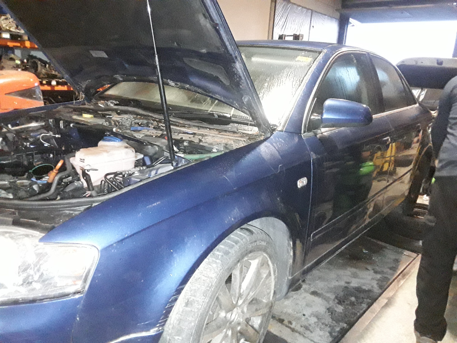 AUDI A4 B7/8E (2004-2008) Välijäähdyttimen jäähdytin 8E0145805AA 24058602