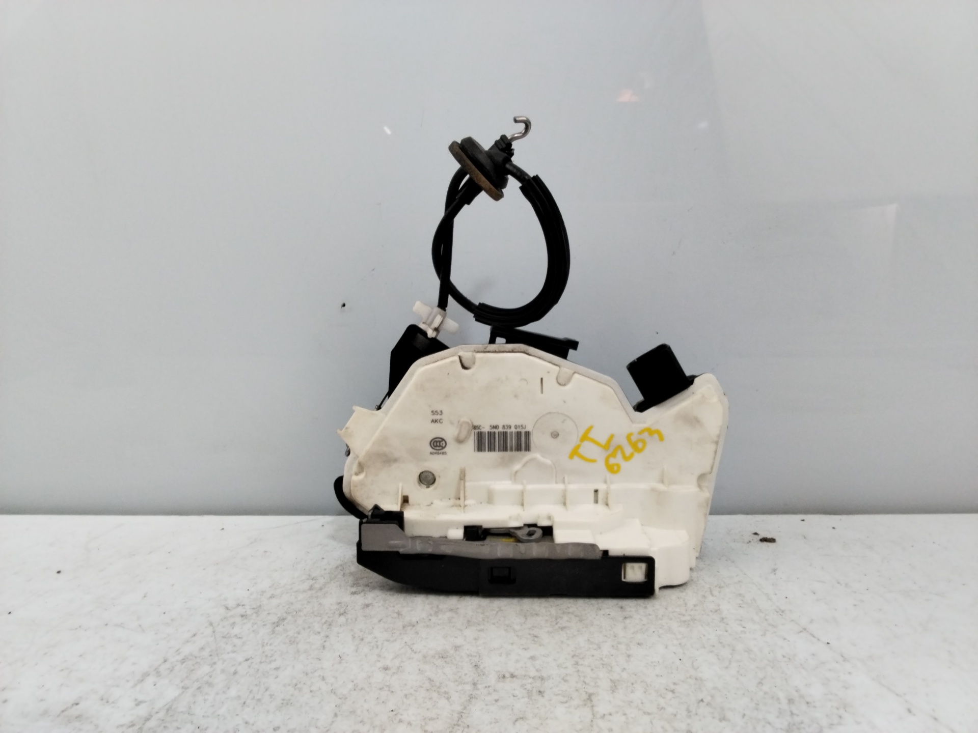 VOLKSWAGEN Tiguan 1 generation (2007-2017) Rear Left Door Lock 5N0839015J 25368360