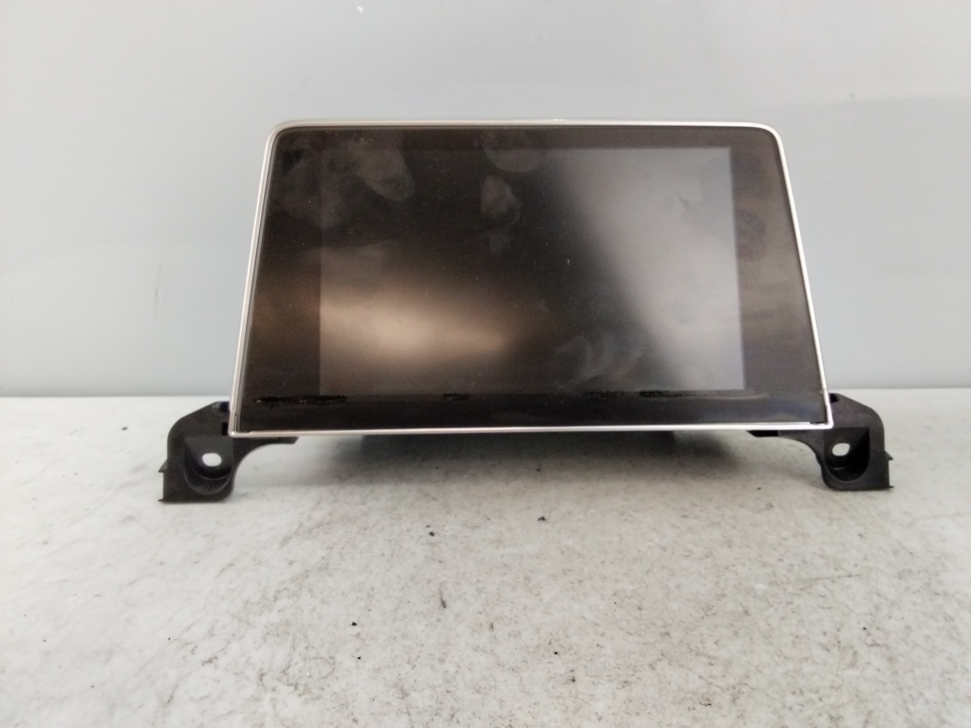 Schermo multifunzione YH01,YHZ 9828418380 de Peugeot 3008 monospace (0u_) 2009-2016 con 97797 km - pieza usada