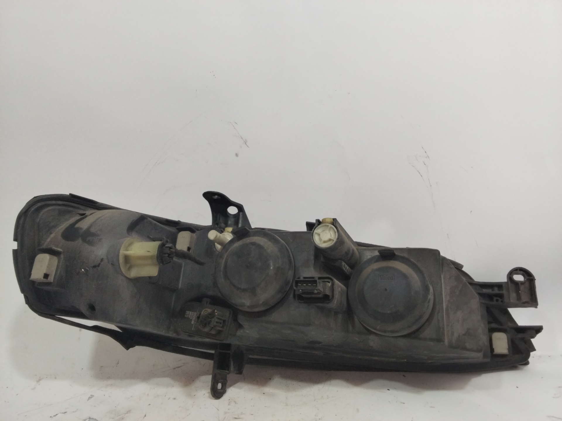 Faro izquierdo X18XE1 90586844 de Opel Vectra 1995-0 - pieza usada