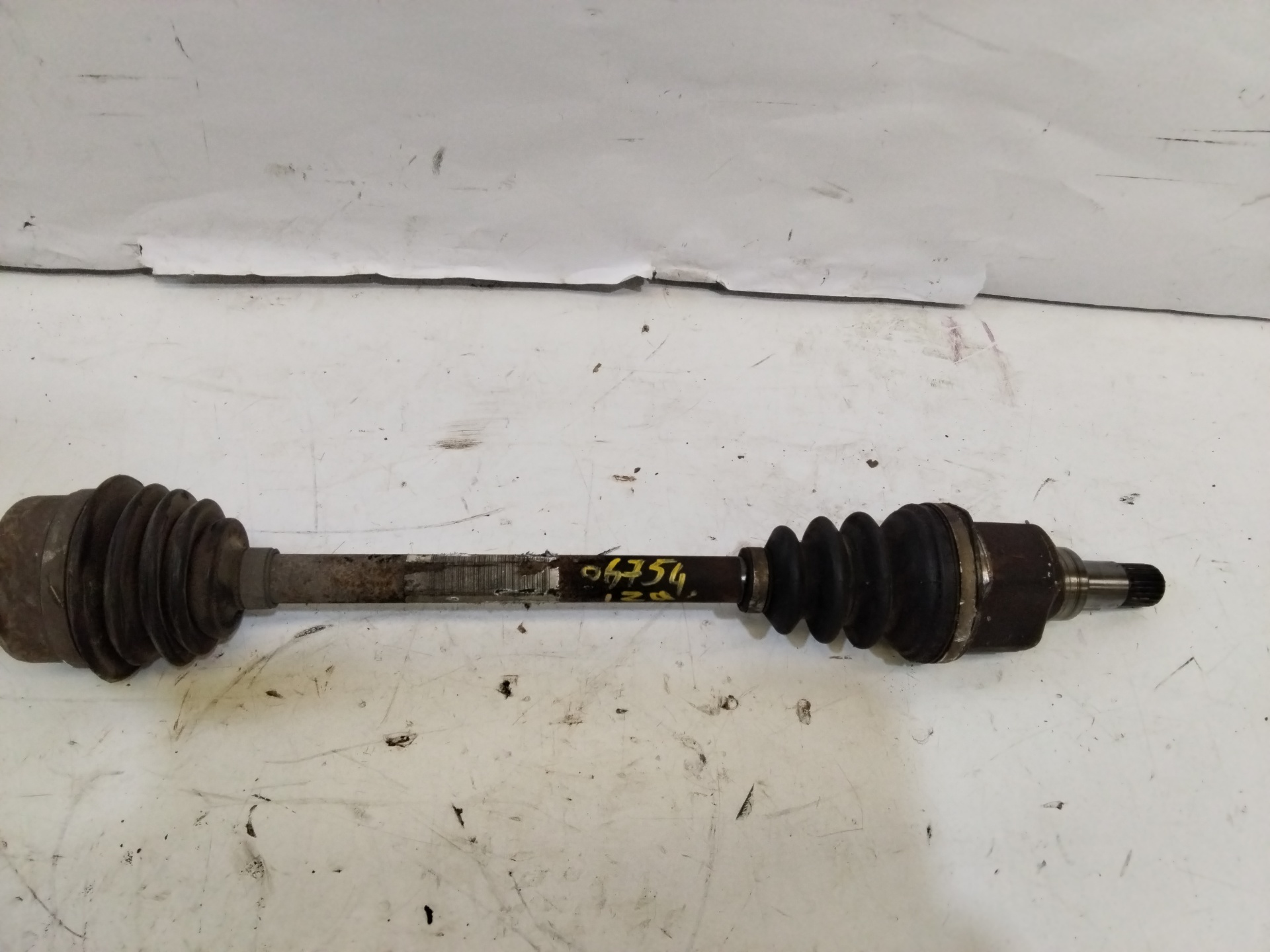 TOYOTA Front Left Driveshaft NOREF 25368076