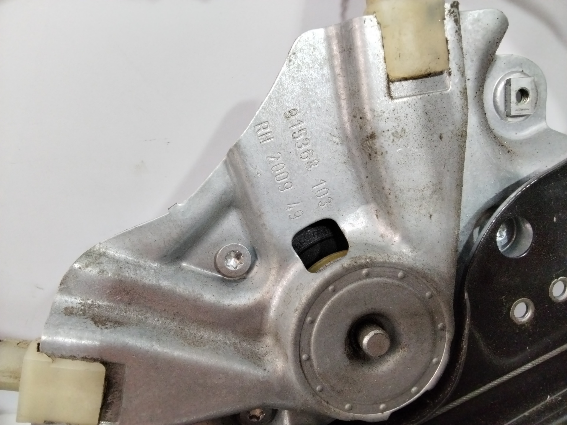 Elevalunas delantero derecho A17DTR 915368103 de Opel Astra 2009-2011 - pieza usada