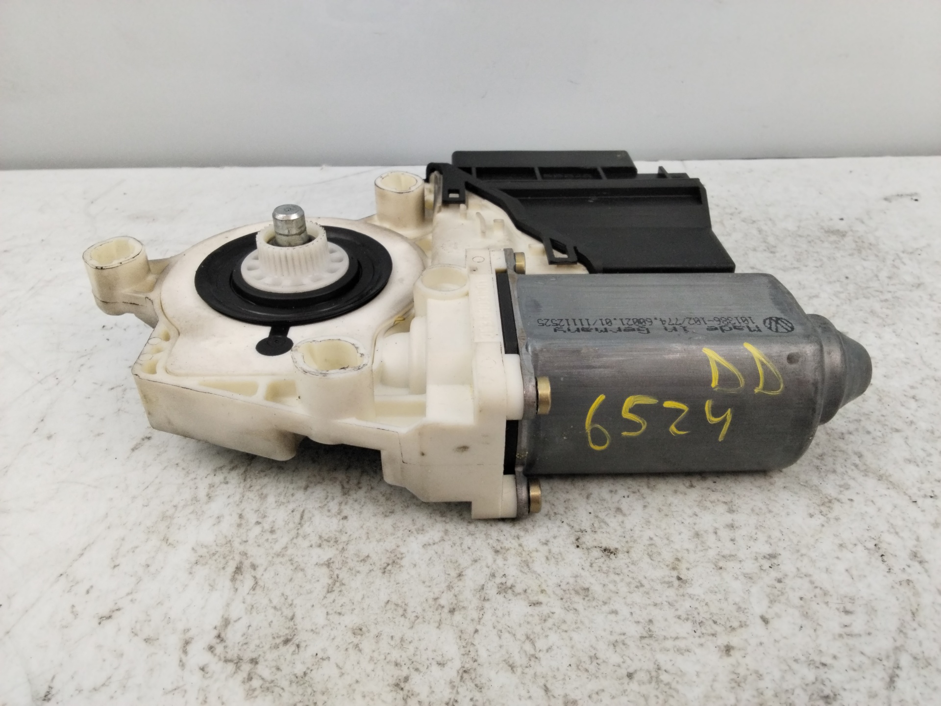 SEAT Ibiza 3 generation (2002-2008) Front Right Door Window Control Motor 6Q2959801A 25358288