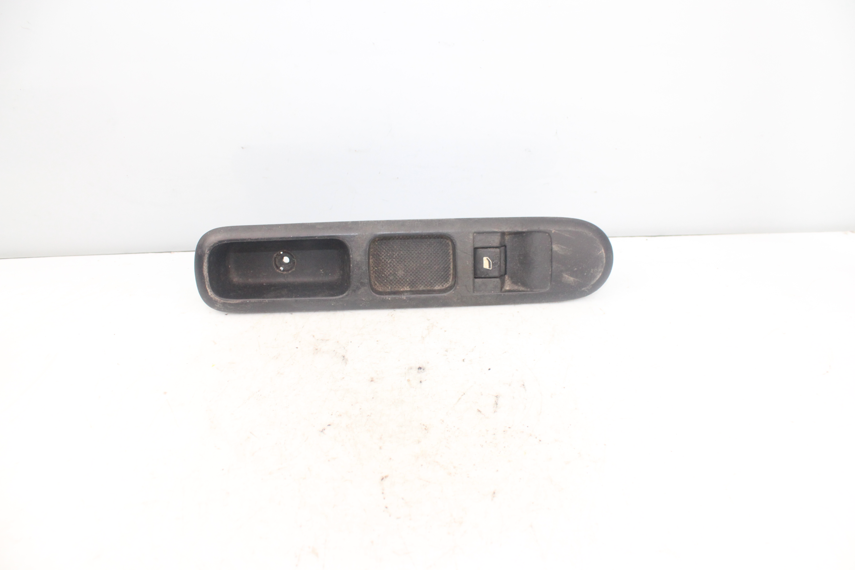 PEUGEOT 3008 1 generation (2010-2016) Front Right Door Window Switch 96650618ZD 24064210