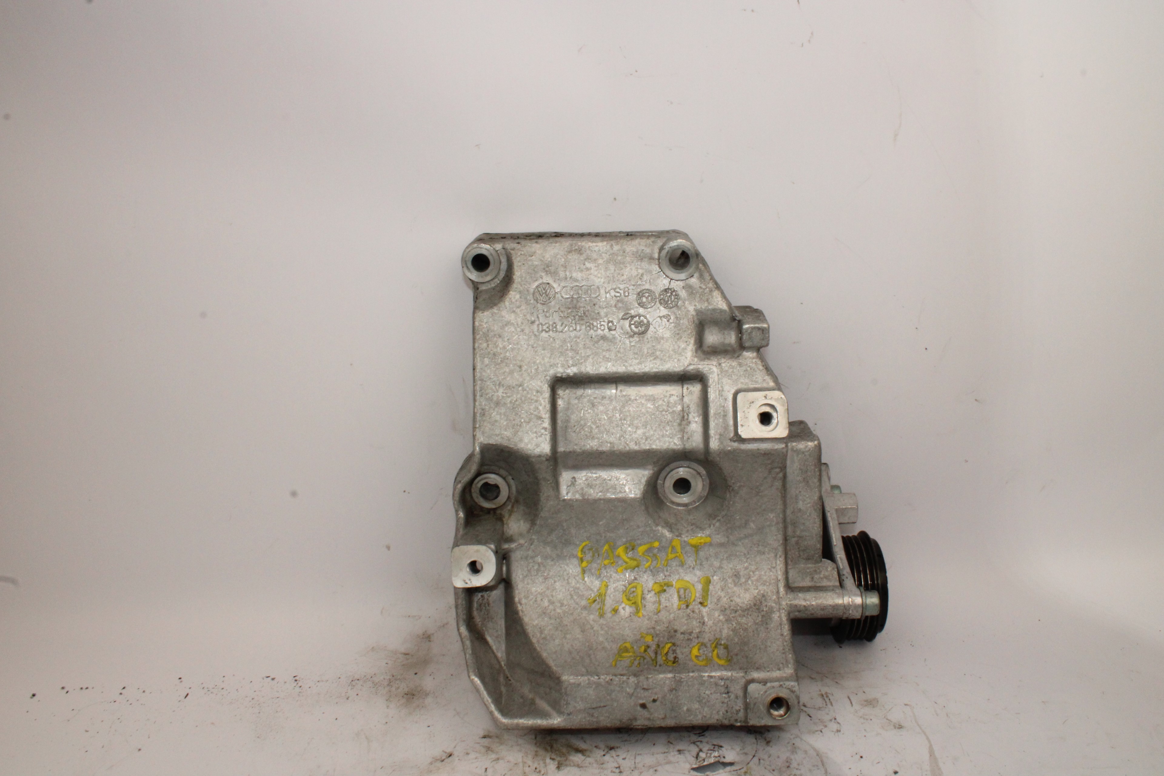 VOLKSWAGEN Passat B5 (1996-2005) Alternator bracket 038260885C 19358230