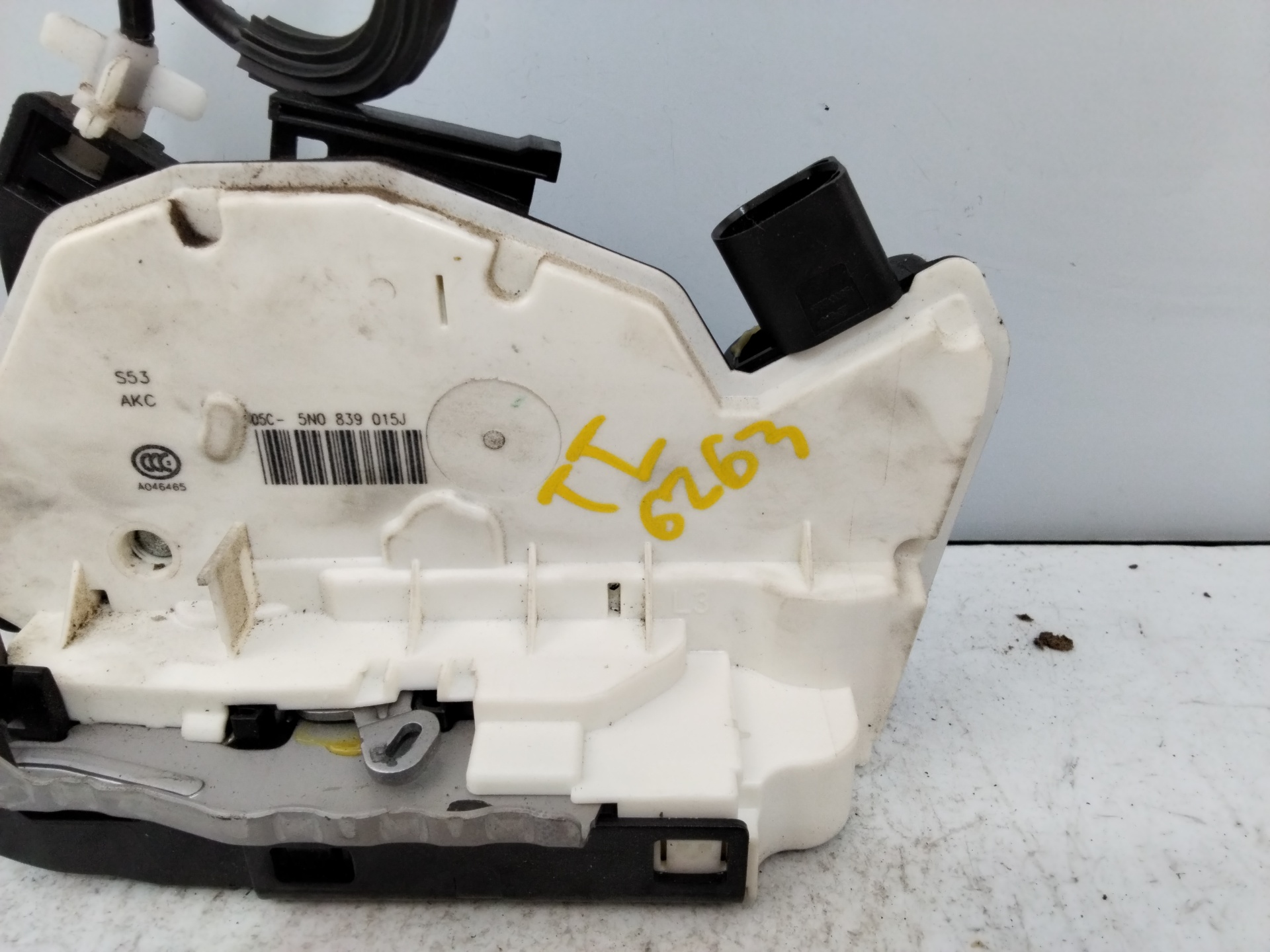 VOLKSWAGEN Tiguan 1 generation (2007-2017) Rear Left Door Lock 5N0839015J 25368360