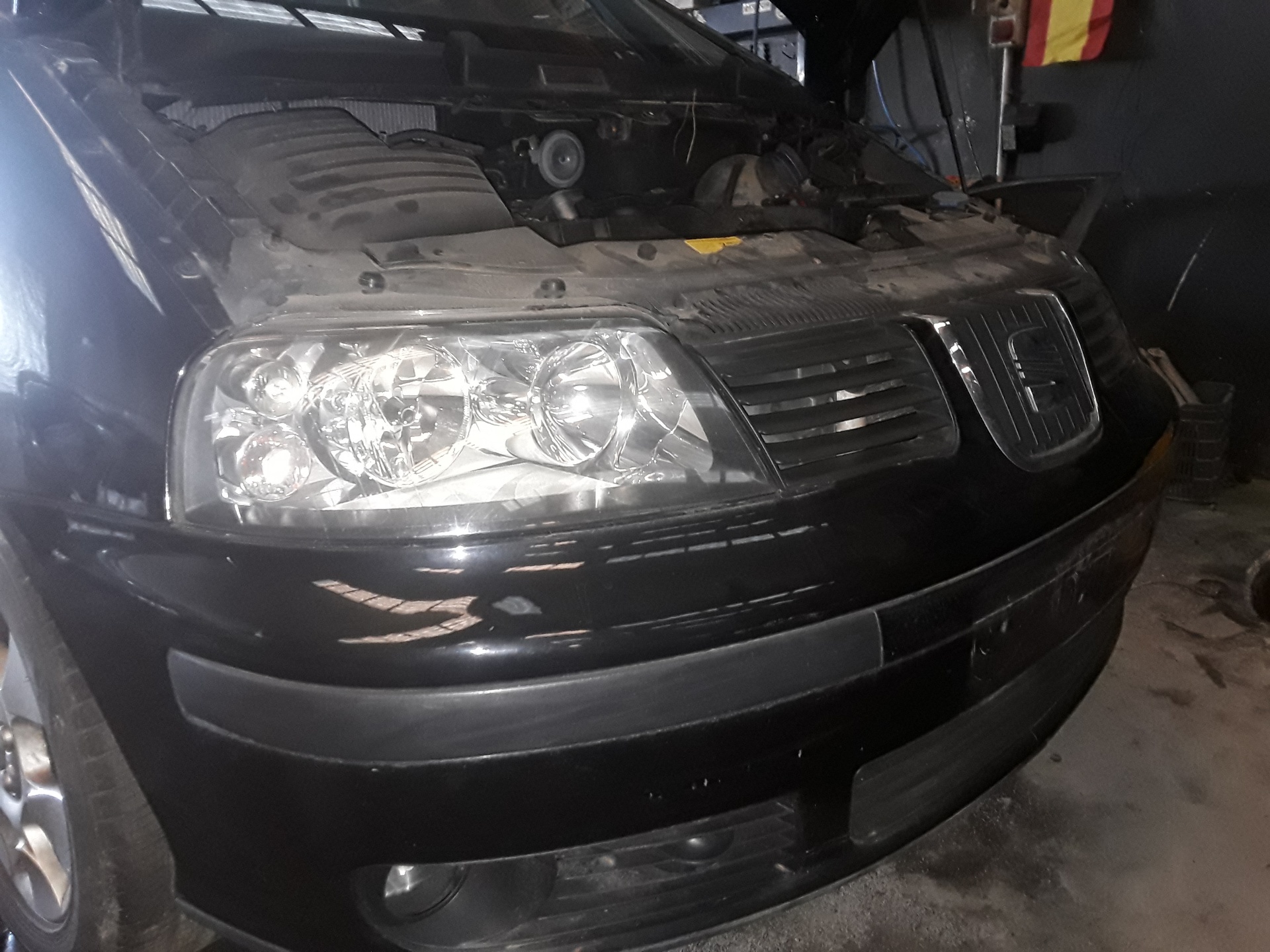 SEAT Alhambra 1 generation (1996-2010) Vasen etuvarsi 165081AC 23791532