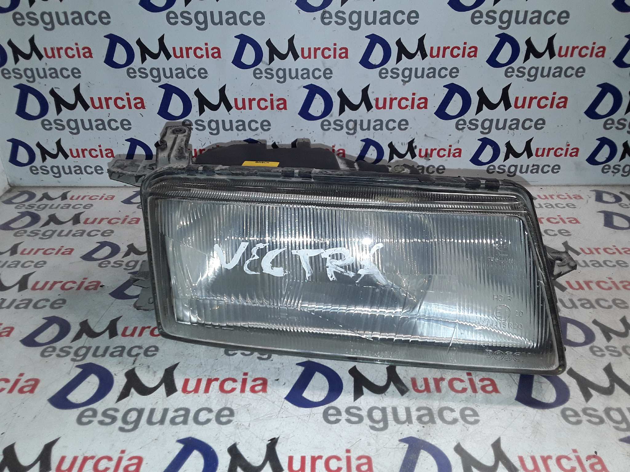 OPEL Vectra A (1988-1995) Front Right Headlight 19022647