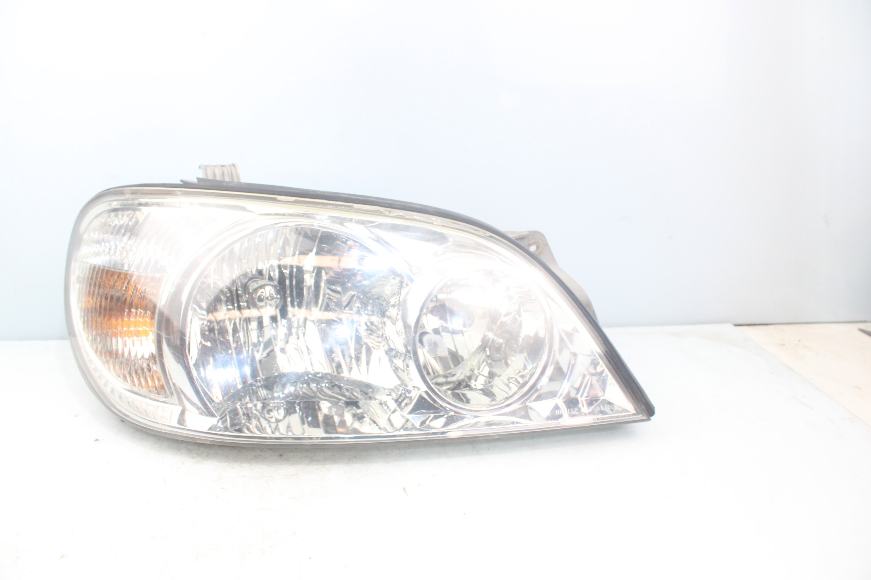 KIA Carnival UP/GQ (1999-2006) Front Right Headlight NOTIENEREFERENCIA 25180480