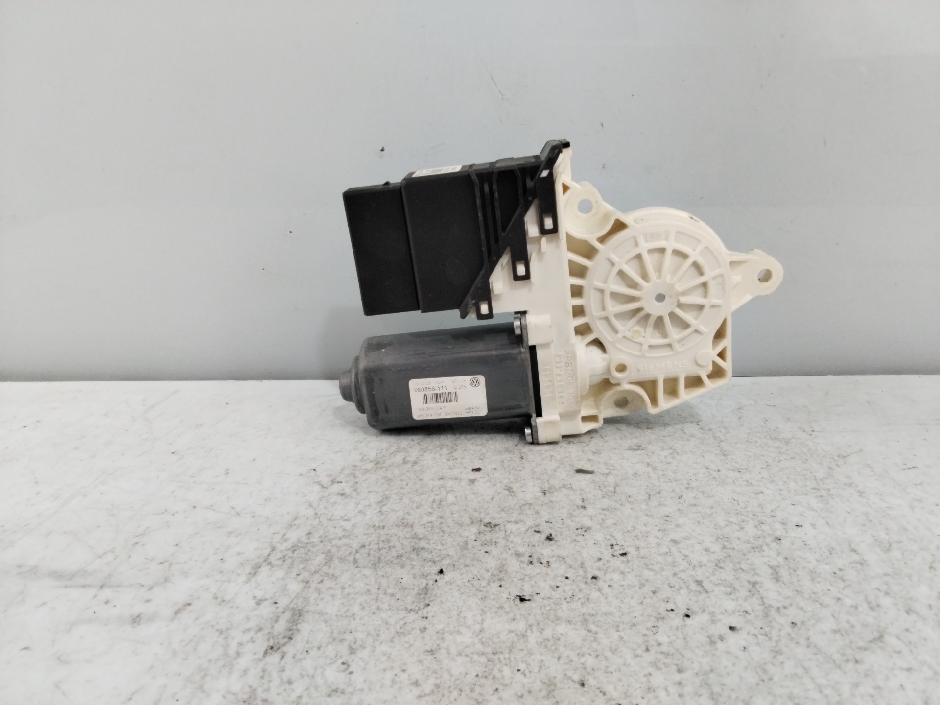 VOLKSWAGEN Passat B6 (2005-2010) Rear Right Door Window Control Motor 1K0959704F 25569368