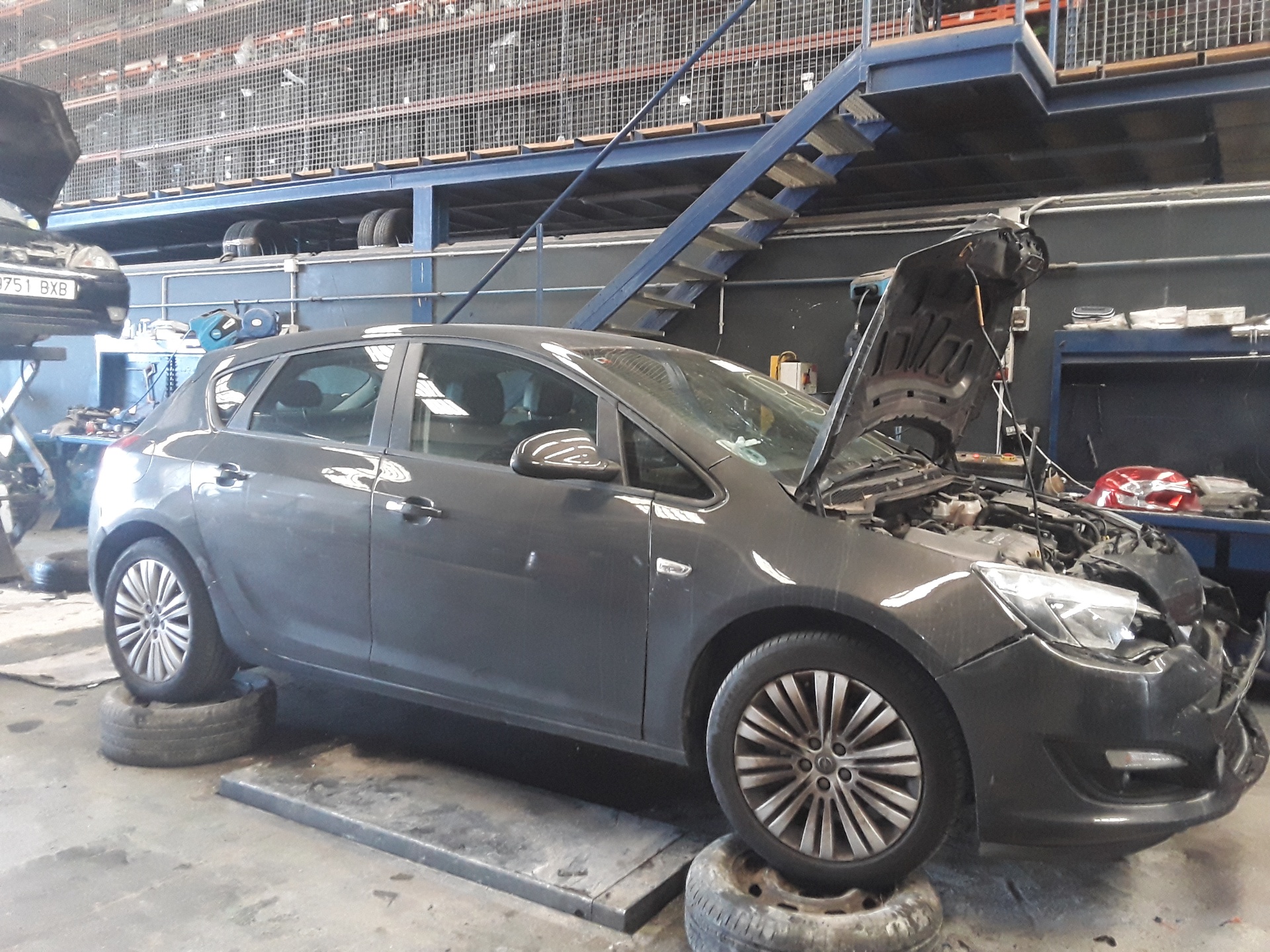 OPEL Astra J (2009-2020) Vasemman etuoven ikkunan kytkin 13305011 23770550