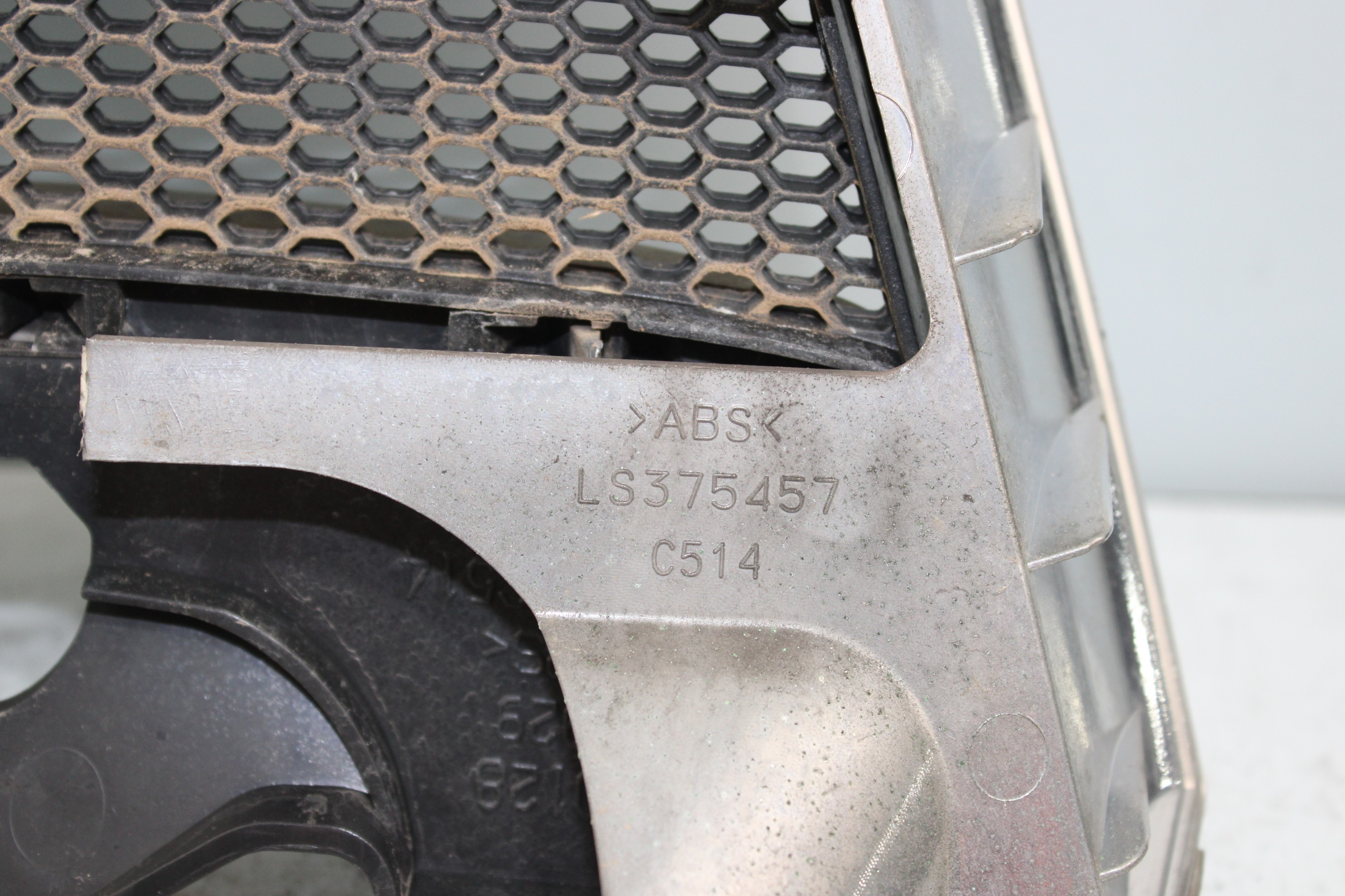 ALFA ROMEO GT 937 (2003-2010) Решетка радиатора LS375457 25267540