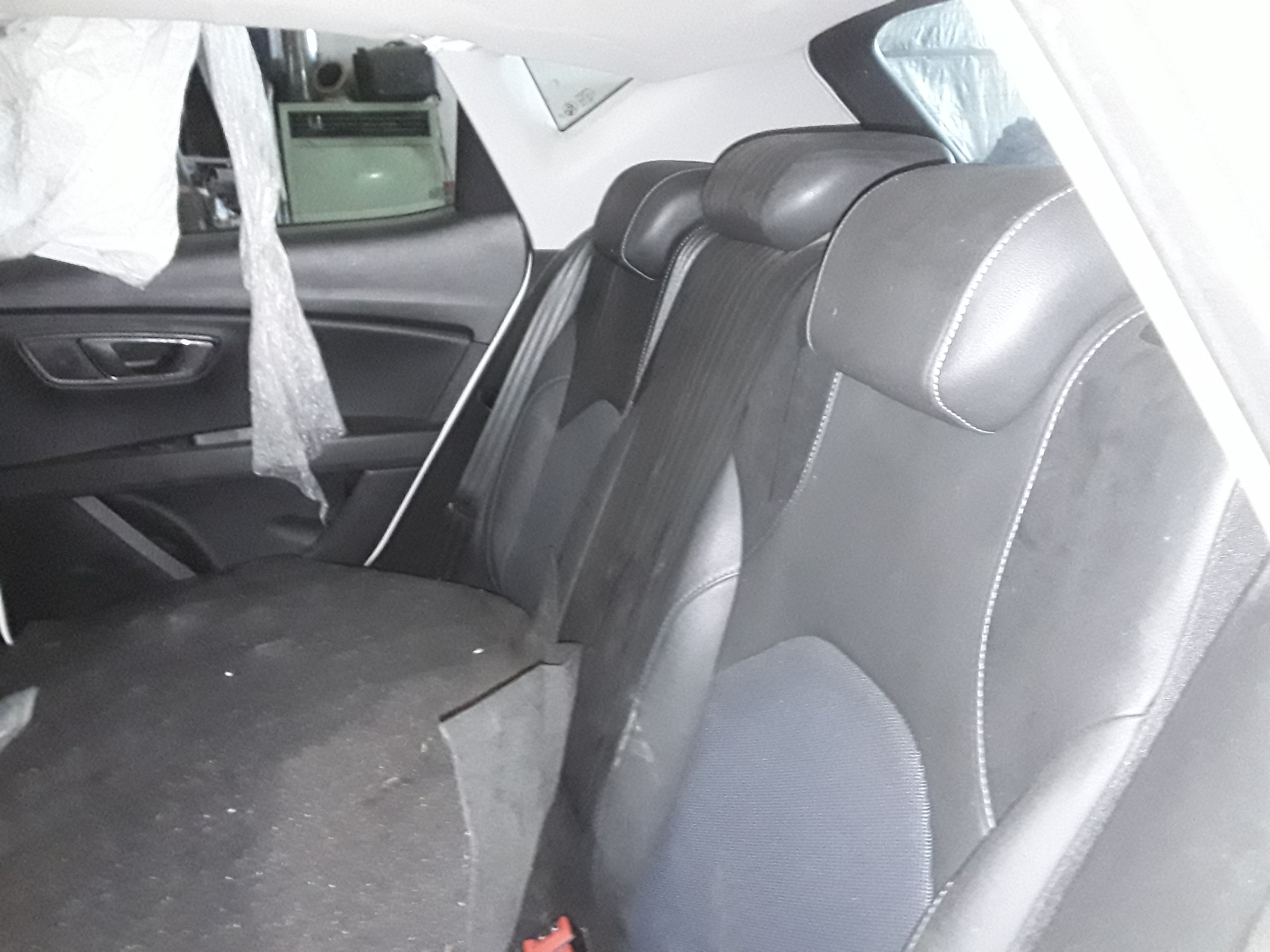 SEAT Leon 3 generation (2012-2020) Priekinių dešinių durų stiklo pakelėjas NOTIENEREFERENCIA 23785466