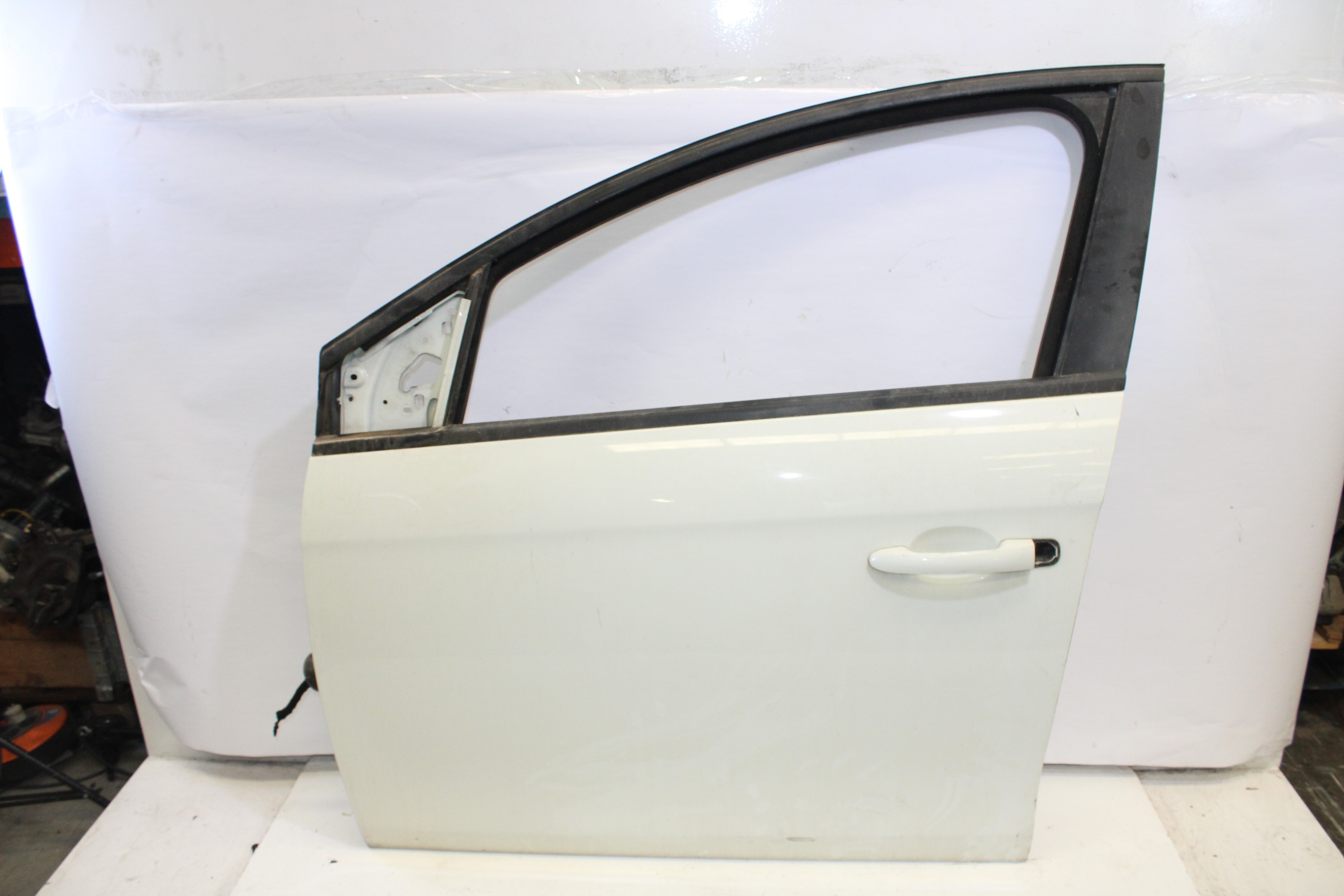 FIAT Bravo 2 generation (2007-2011) Front Left Door 25569400