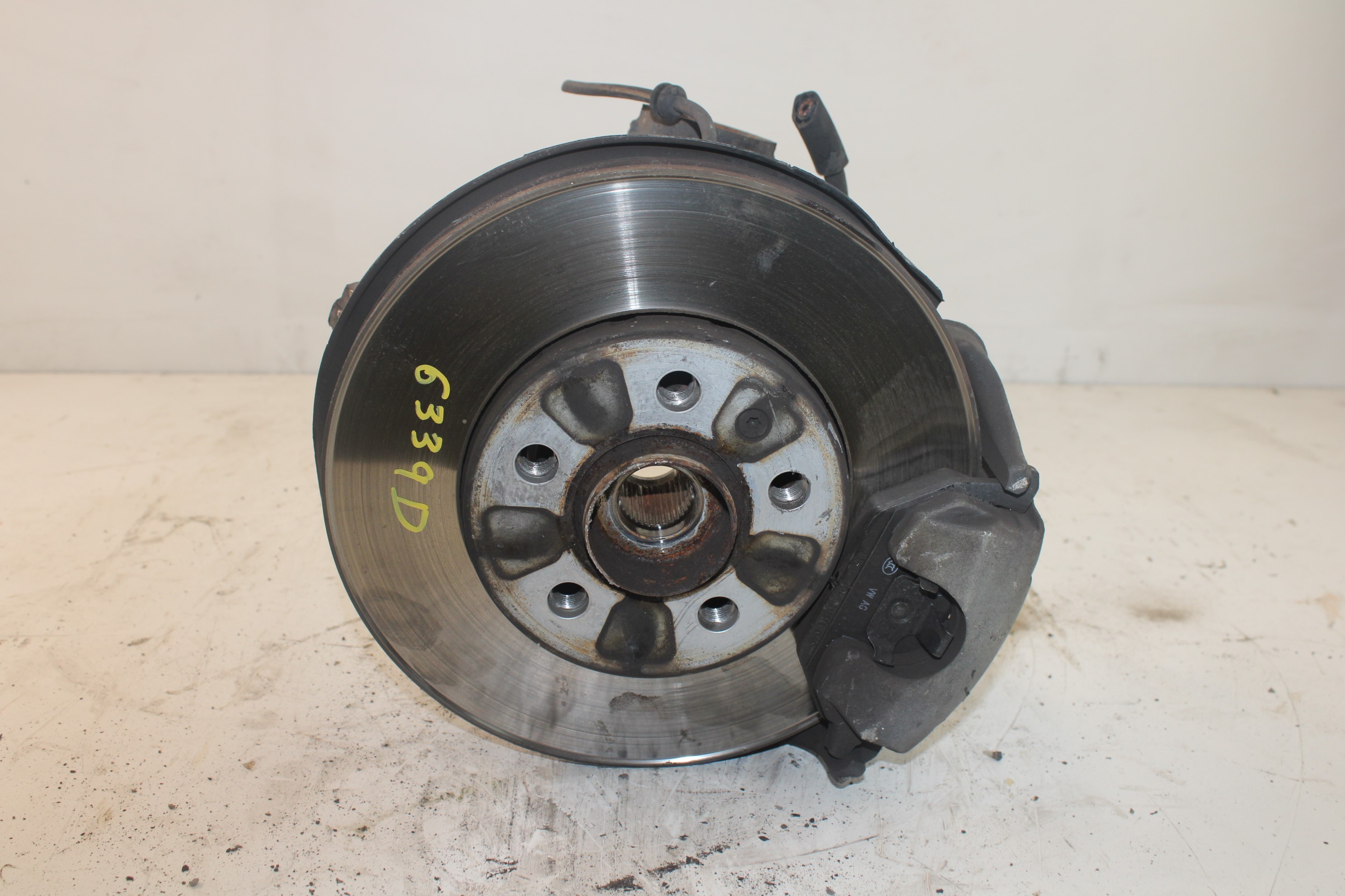 AUDI A1 8X (2010-2020) Front Right Wheel Hub NOTIENEREFERENCIA 25188728