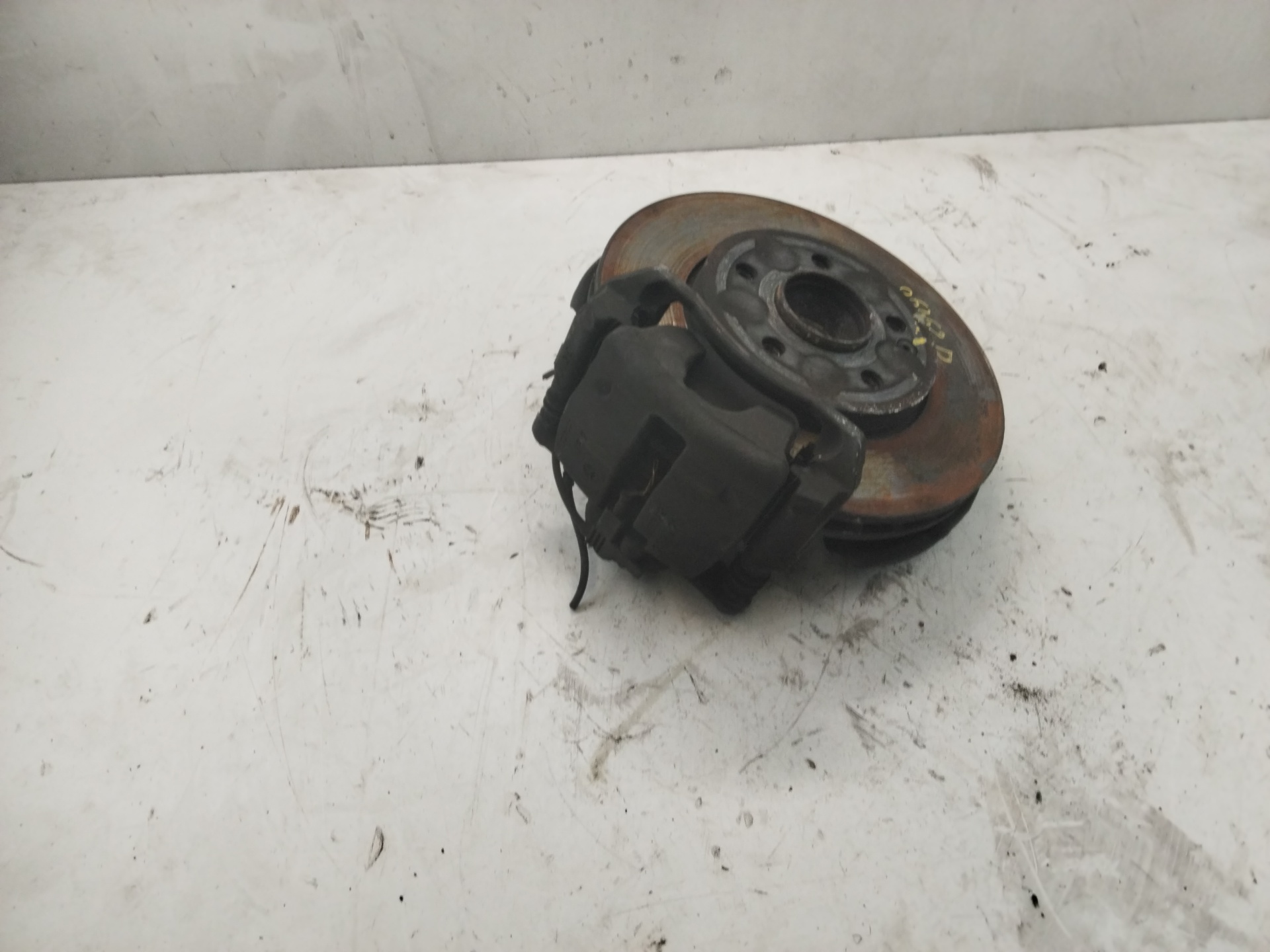 CHEVROLET Front Right Wheel Hub NOTIENEREFERENCIA 25384922