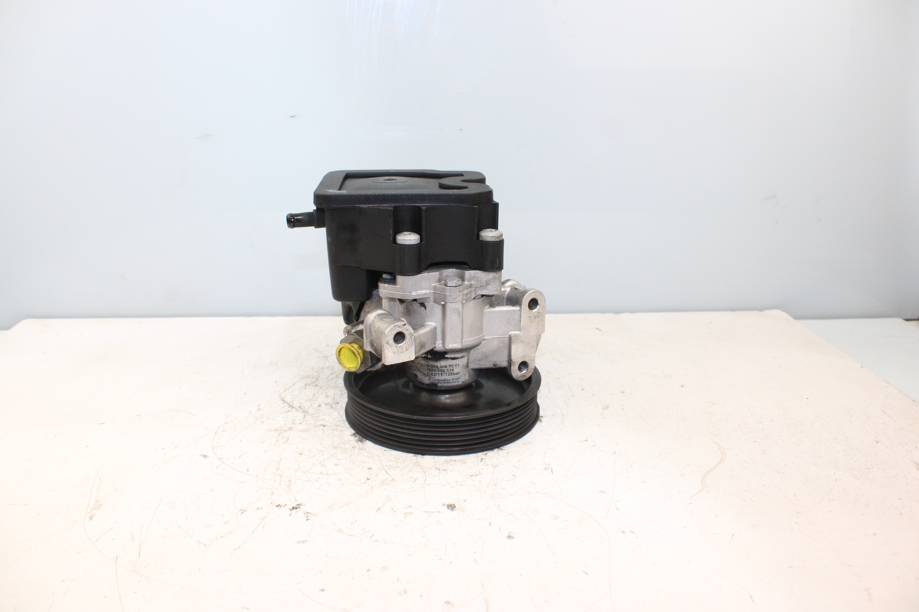 MERCEDES-BENZ C-Class W204/S204/C204 (2004-2015) Ohjaustehostimen pumppu A0044667001 25355392