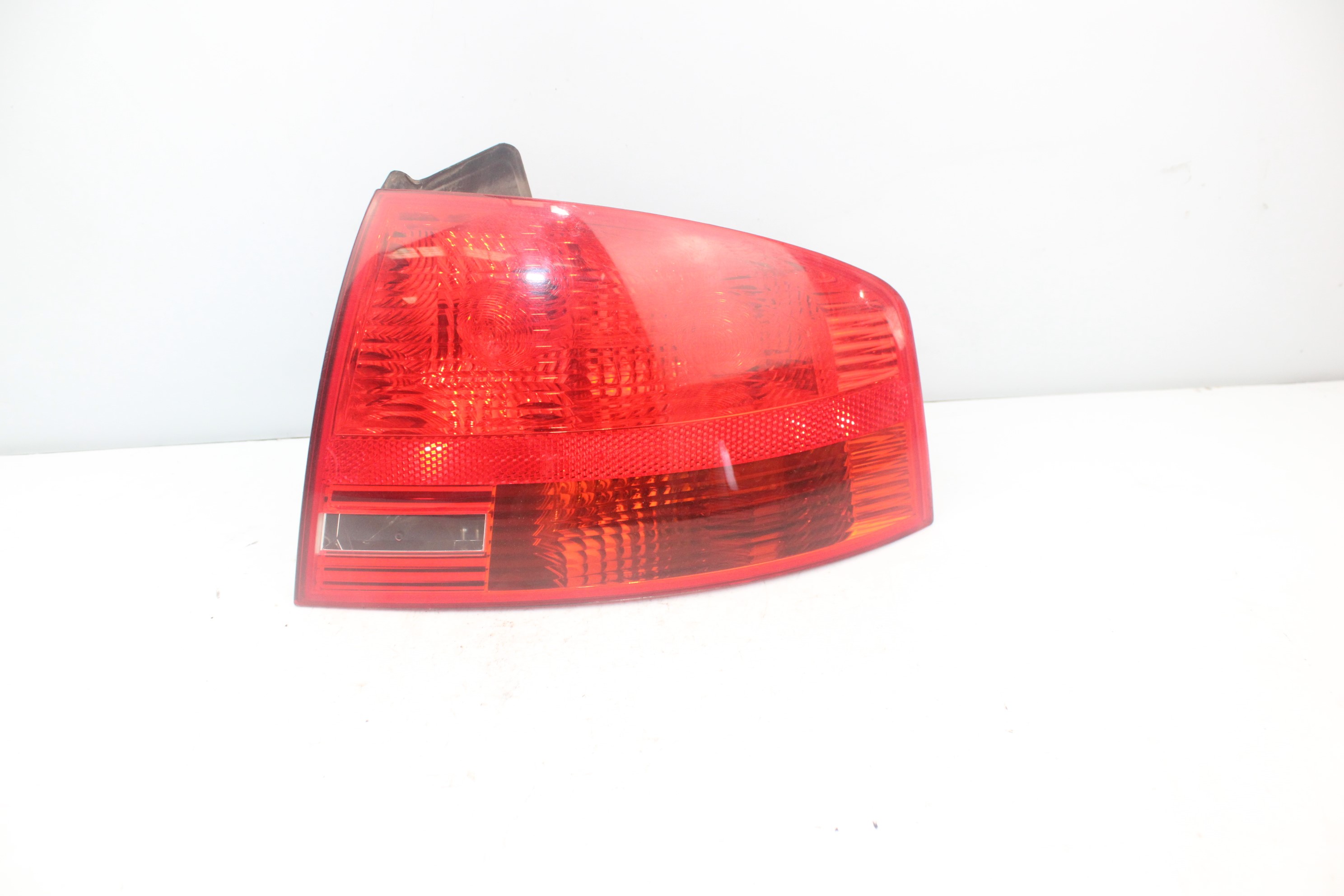 AUDI A4 B7/8E (2004-2008) Rear Right Taillight Lamp 8E5945096 24065632