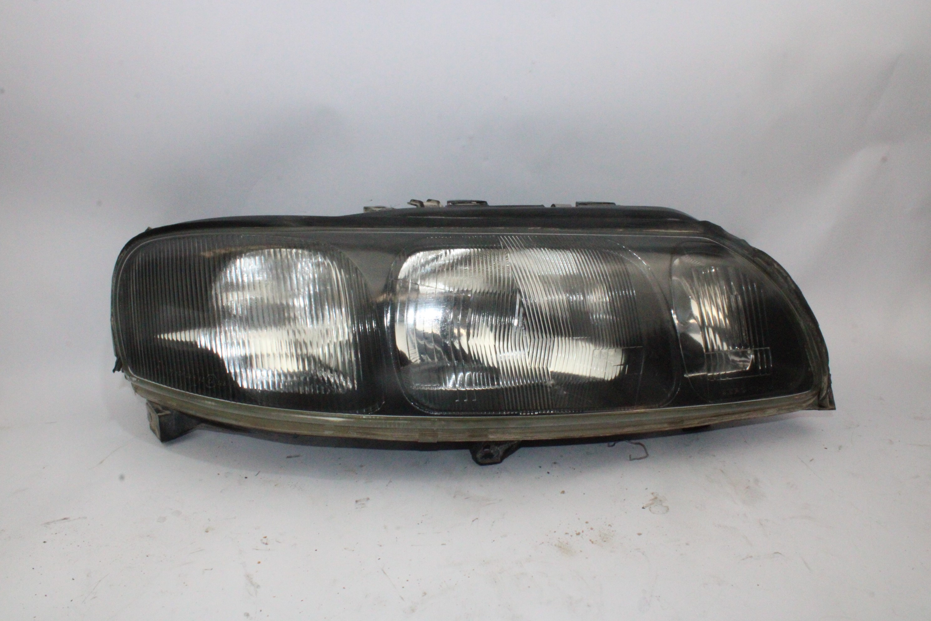 VOLVO S60 1 generation (2000-2009) Фара передняя правая 087731114R 23768211