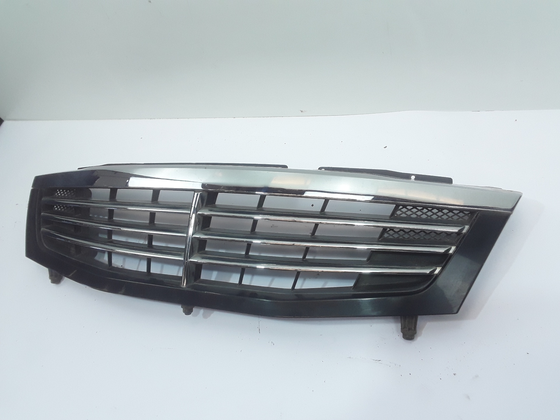 Rejilla delantera 7946008000 de Ssangyong Rexton 2003-2006 - pieza usada