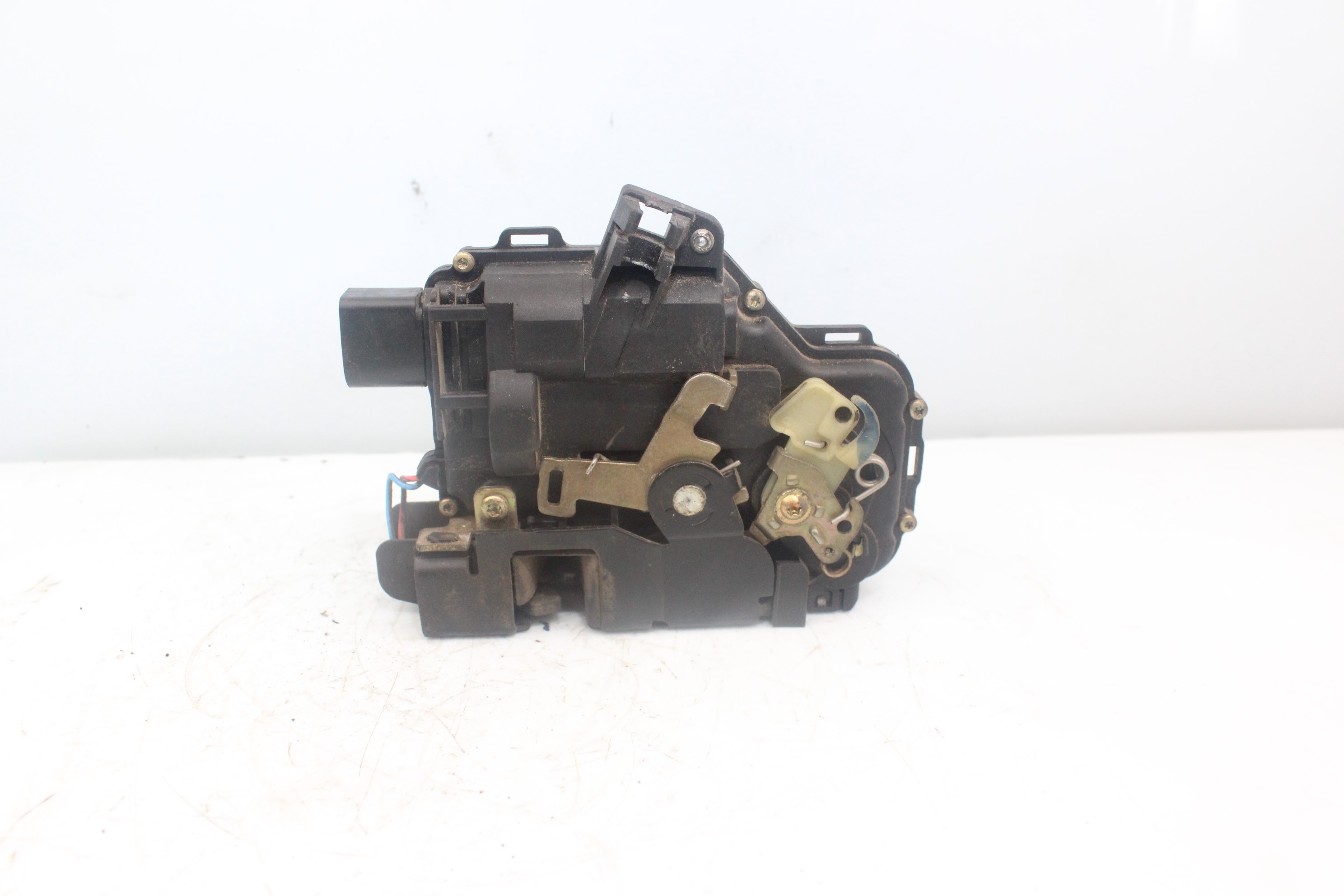 VOLKSWAGEN Golf 4 generation (1997-2006) Front Right Door Lock 3B1837016A 24060116