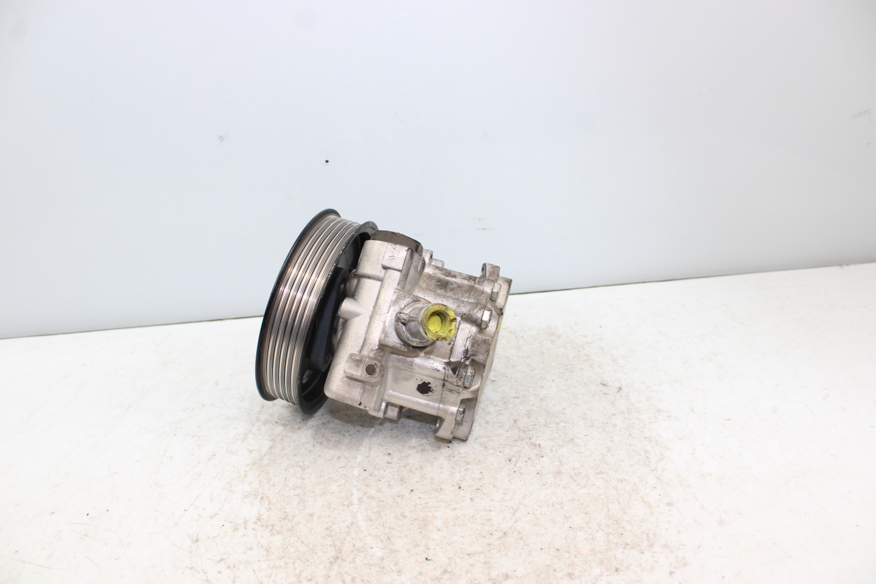 AUDI A4 B7/8E (2004-2008) Servostyringspumpe 8E0145155 25266669