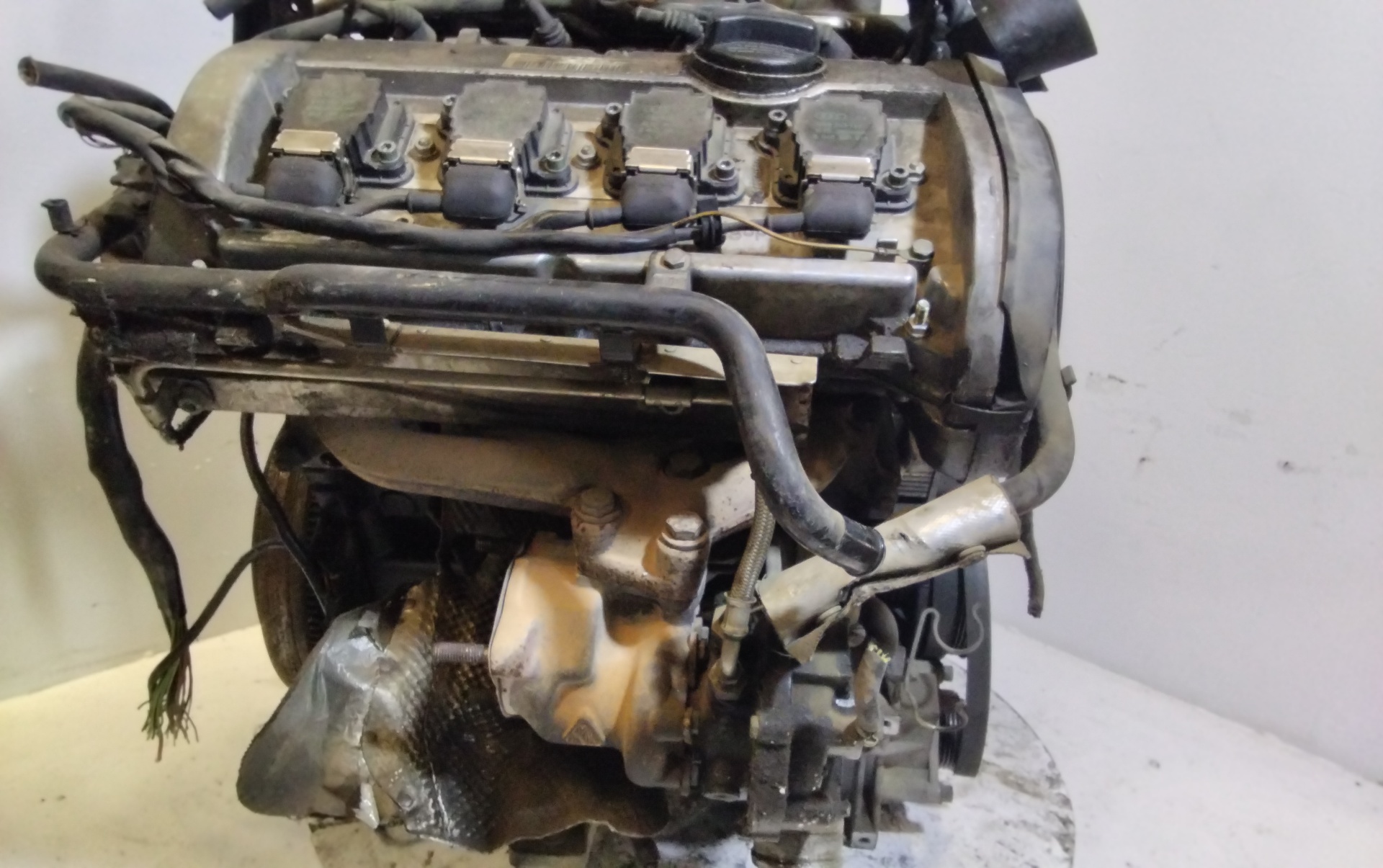 AUDI A4 B5/8D (1994-2001) Engine AEB 25197069