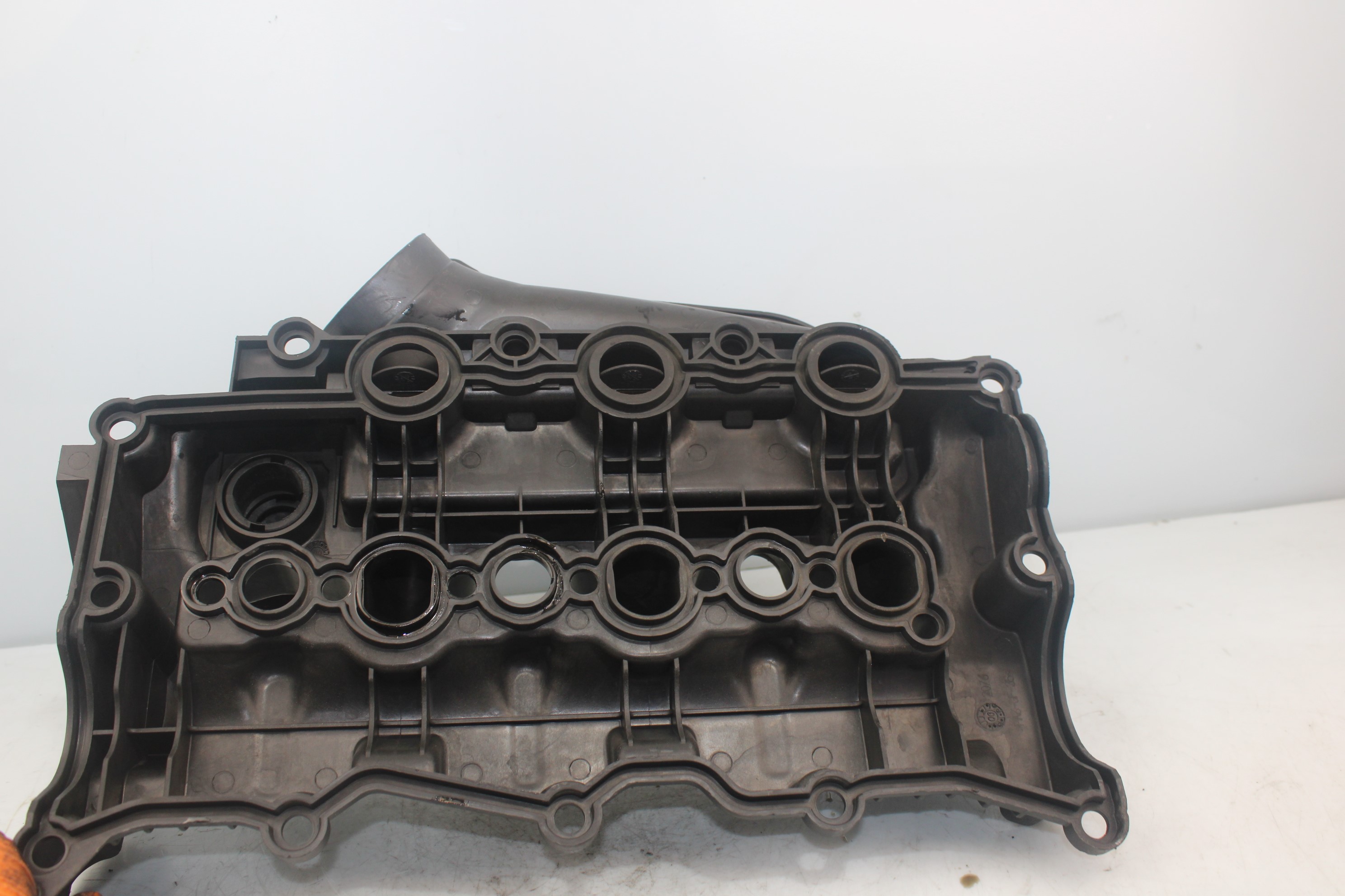 LAND ROVER Discovery 3 generation (2004-2009) Valve Cover 4S7Q9424H 25188533
