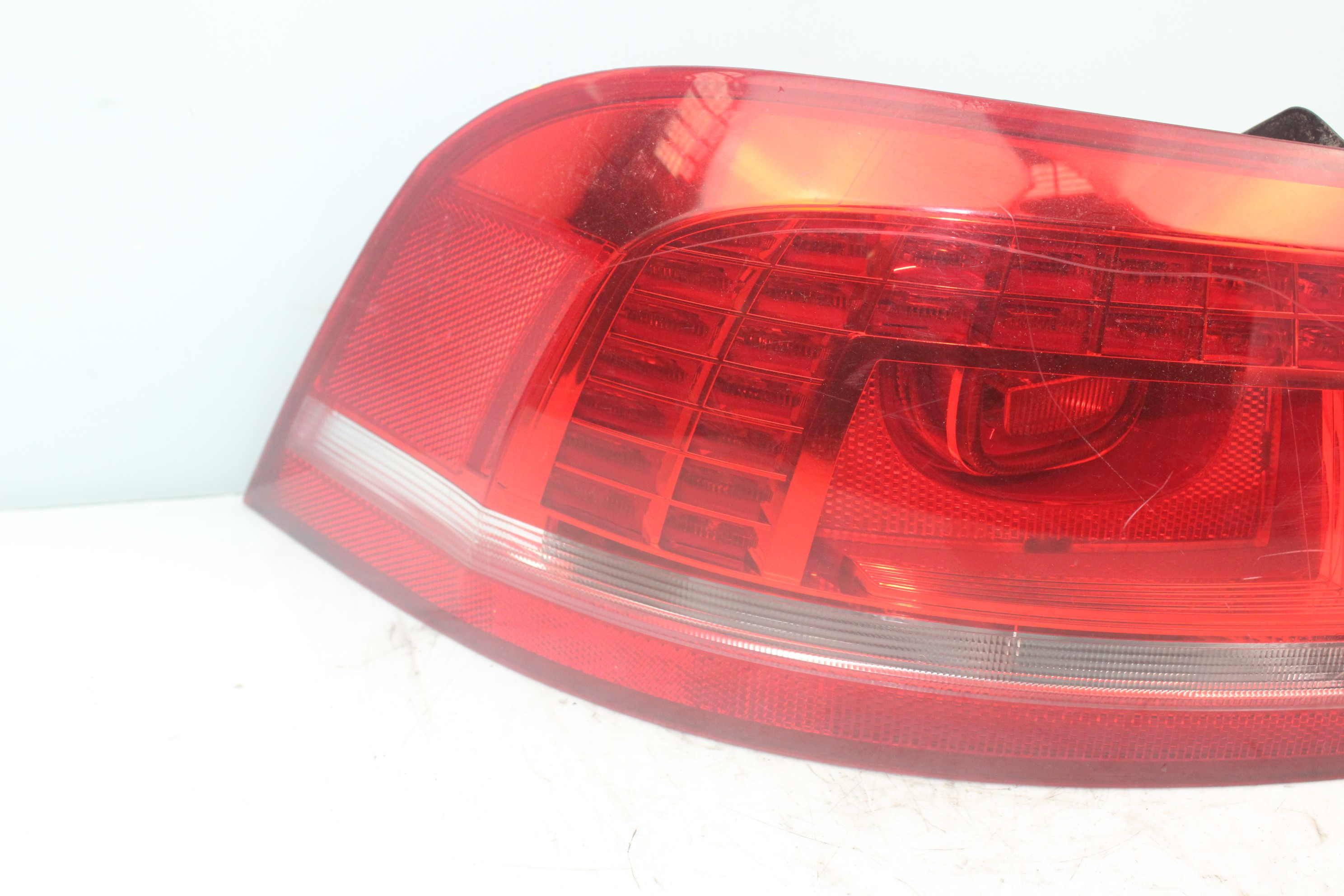 VOLKSWAGEN Passat B7 (2010-2015) Vasen takavalo 3AF945207B 23767748