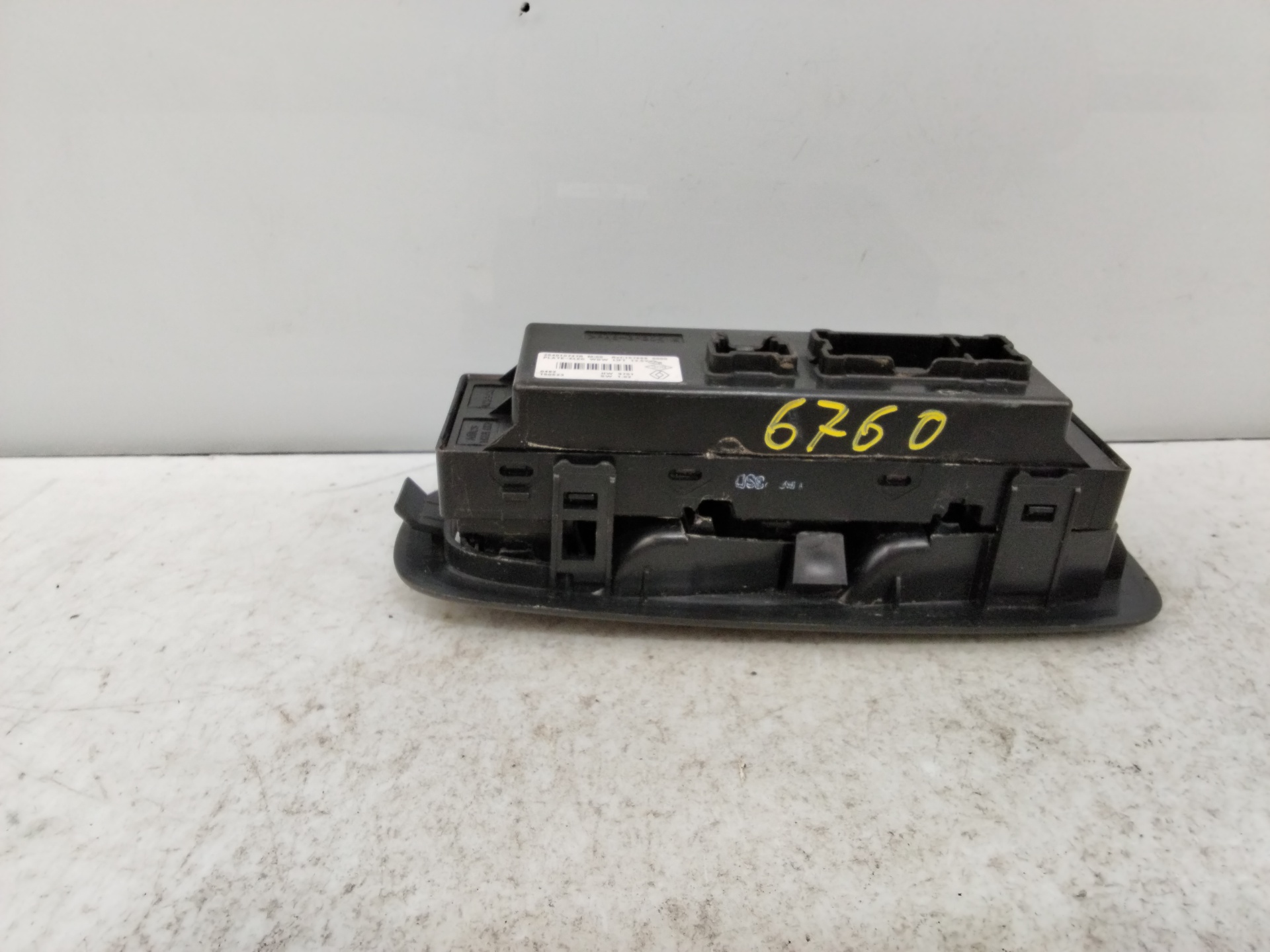 RENAULT Kadjar 1 generation (2015-2024) Front Left Door Window Switch 254010747R 25358192