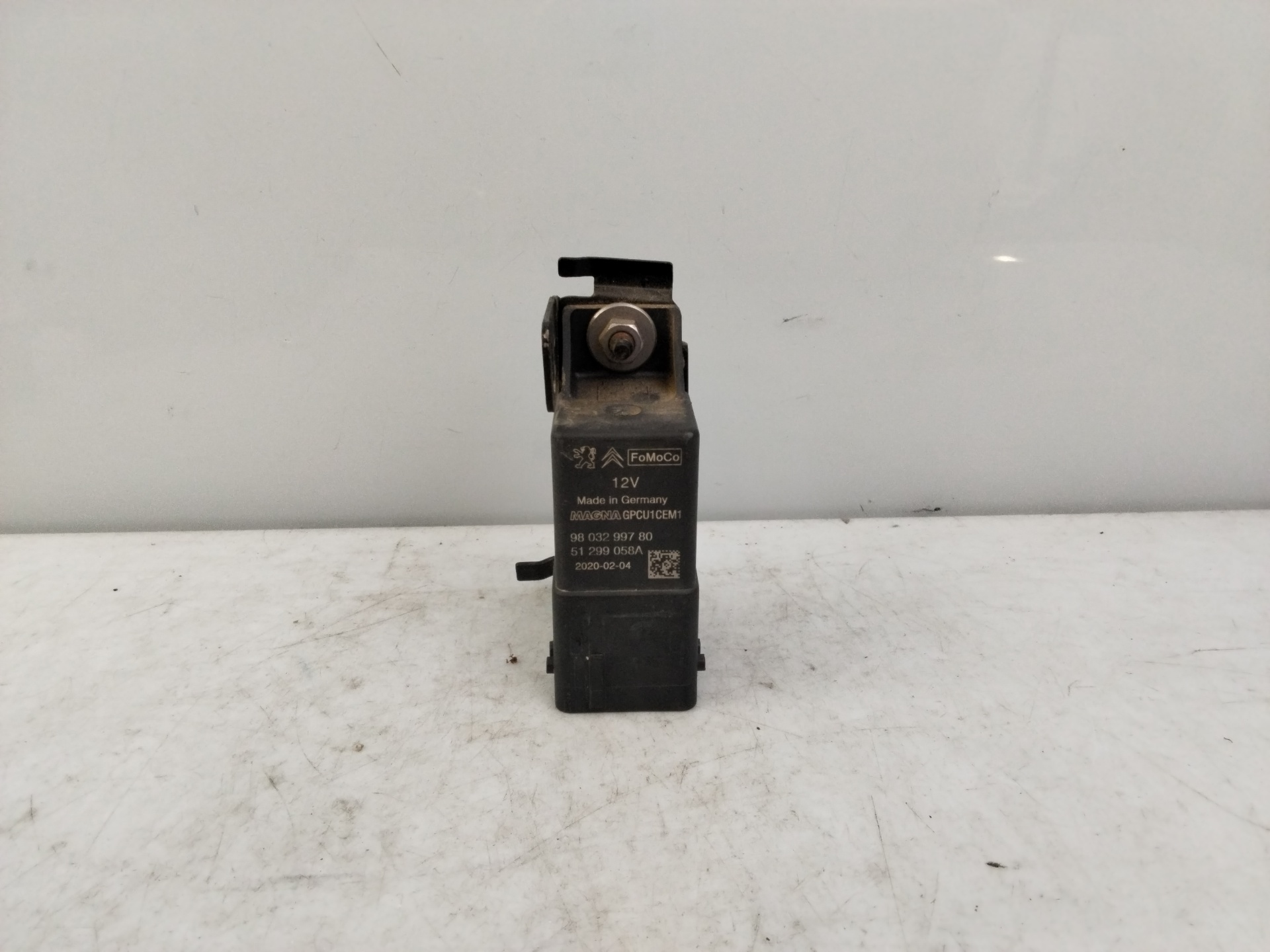 Relé 9803299780 de Peugeot Rifter 2018-2019 - pieza usada