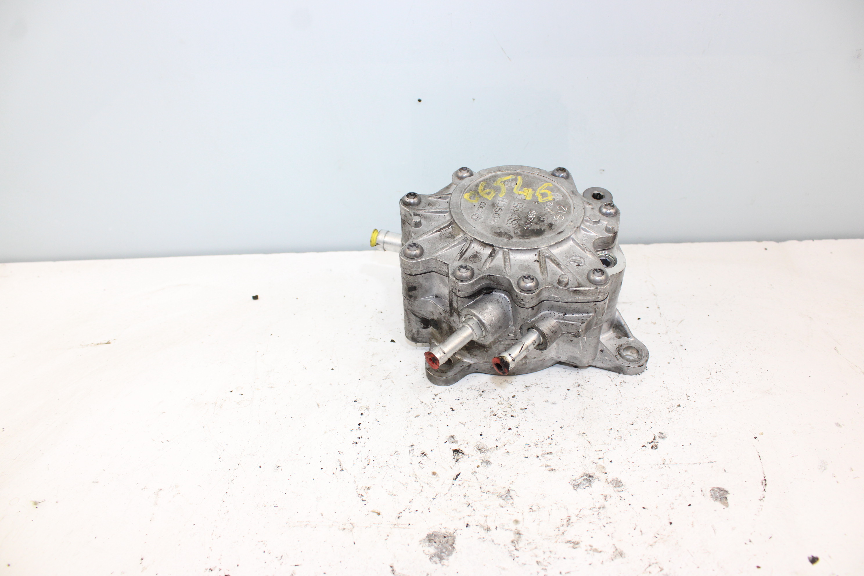 AUDI A4 B7/8E (2004-2008) Vacuum Pump 03G145209 25279970